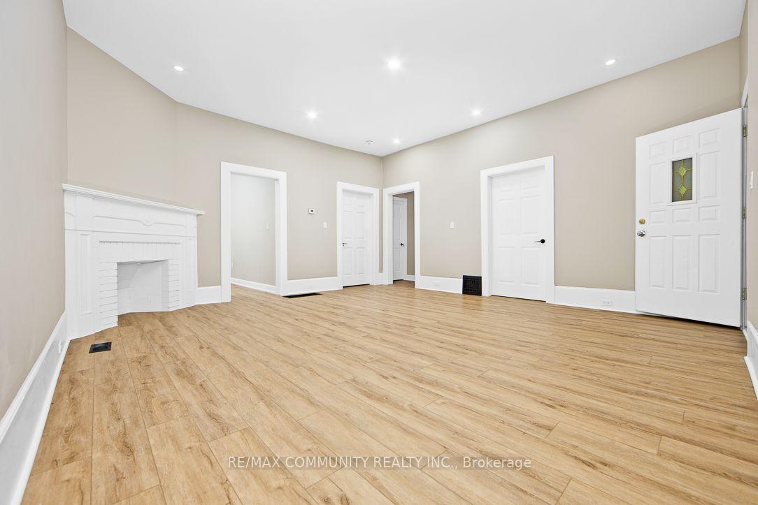 Photo 7 of Unit 1, 1130 King Street E, Cambridge, Preston South — HOMEH