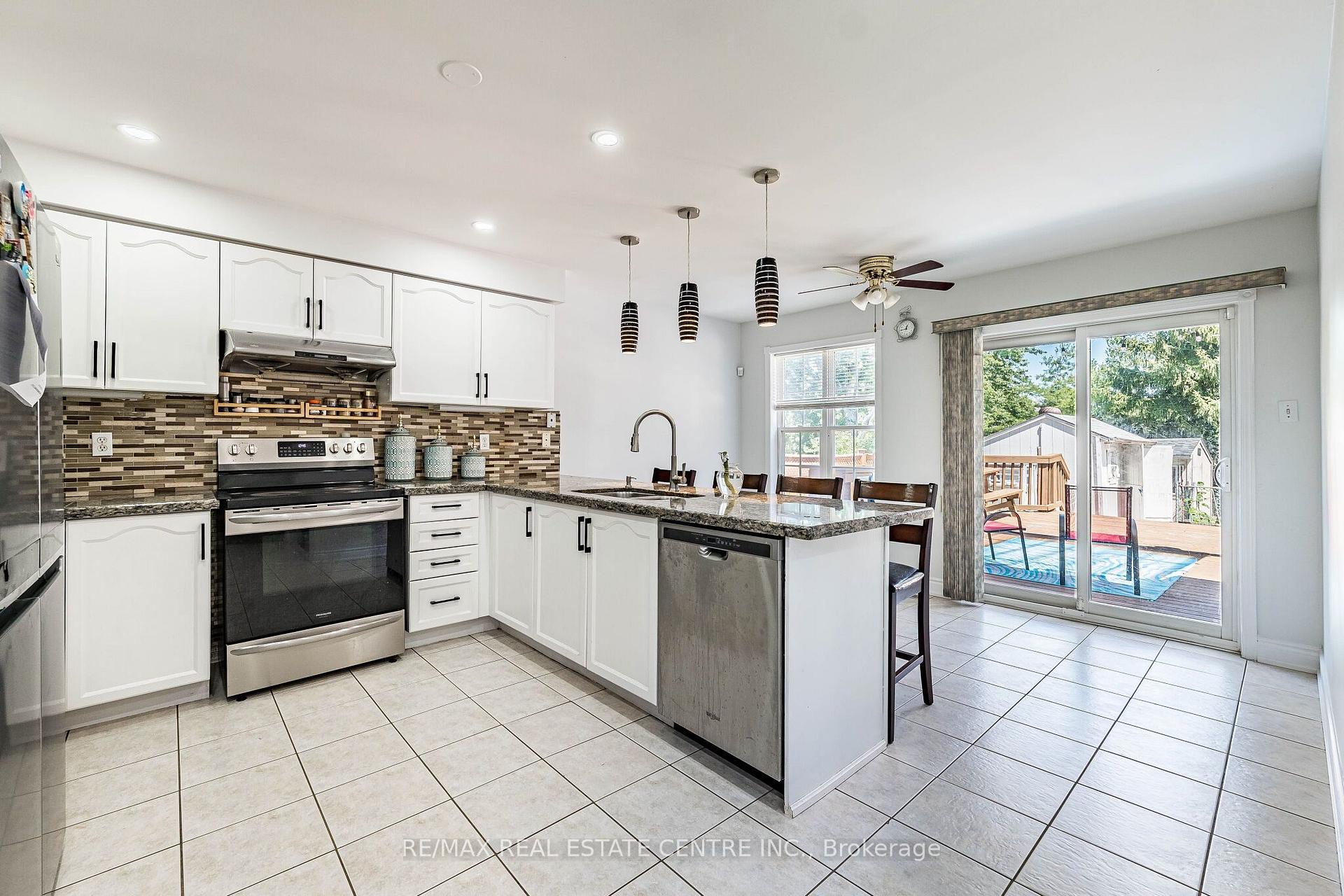 Photo 12 of 25 Sheepberry Terrace, Brampton, Fletcher's Meadow — HOMEH