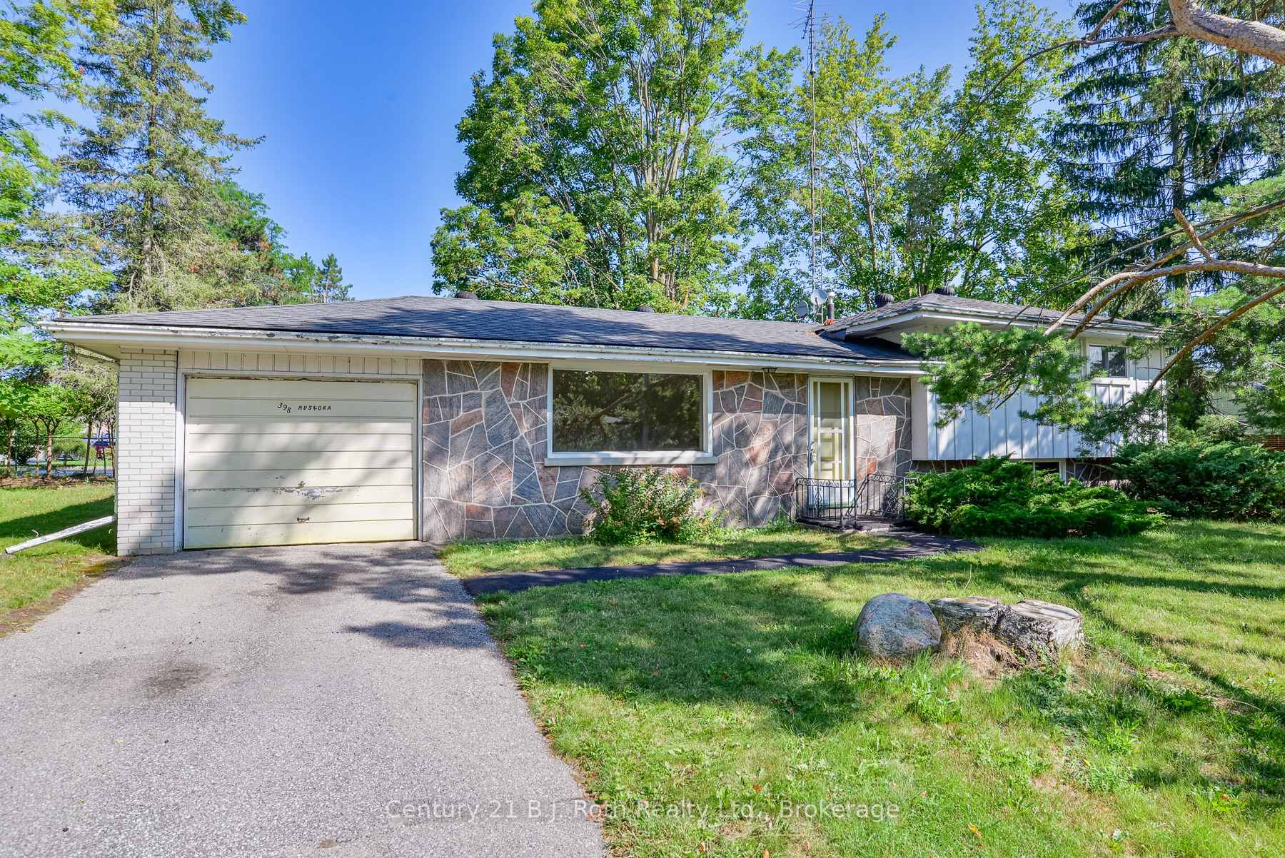 Front of 398 Old Muskoka Road