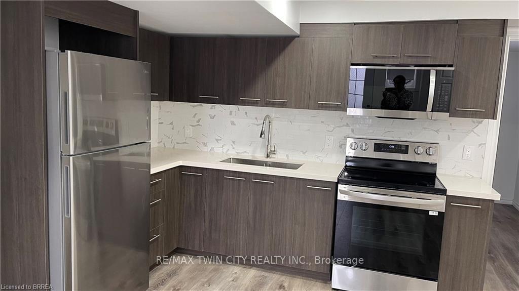 Photo 8 of Unit Lower, 20 Davidson Court, Brantford, Echo Place — HOMEH