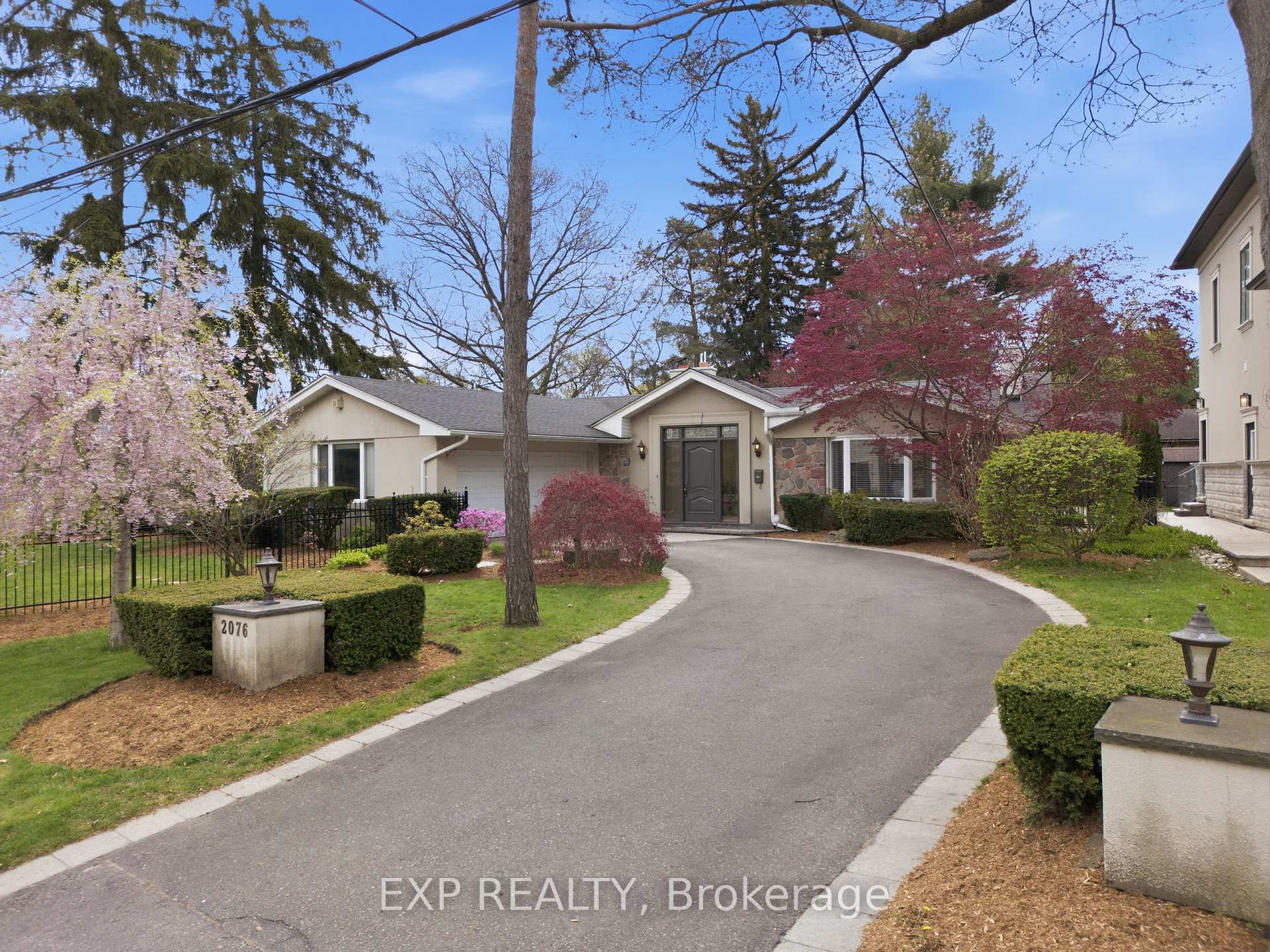 Front of 2076 Autumn Breeze Drive S