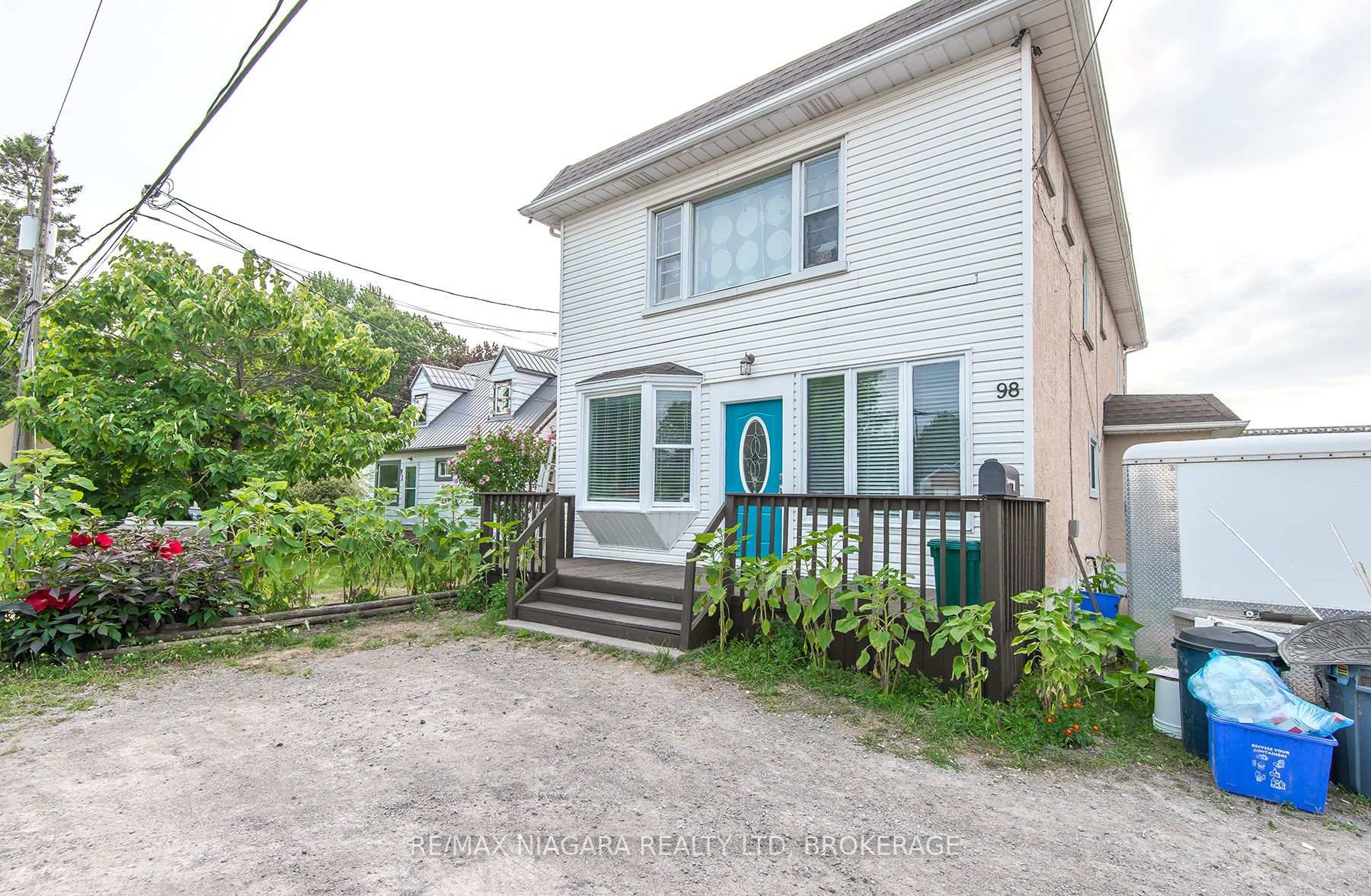 Photo 2 of 98 Chippawa Road, Port Colborne, Bethel — HOMEH