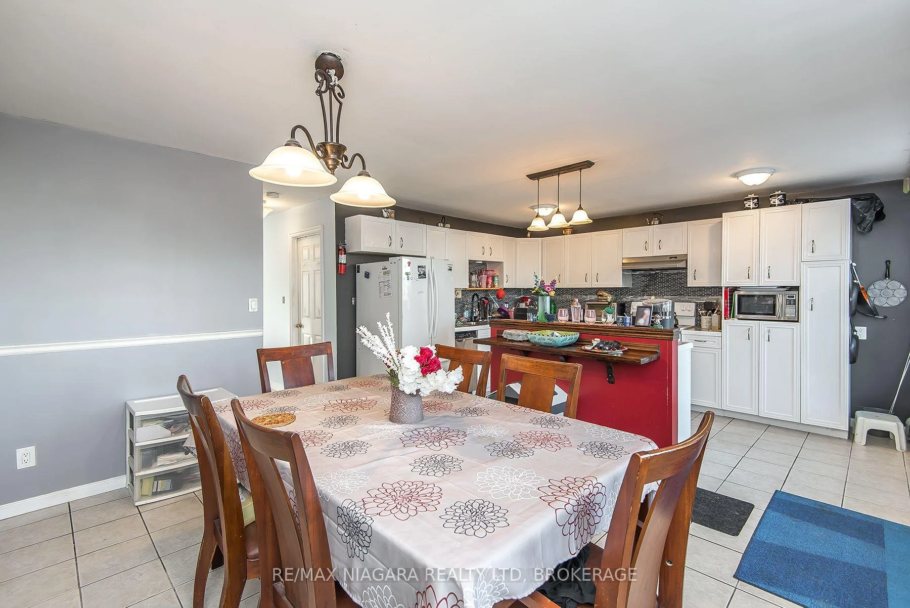 Photo 6 of 98 Chippawa Road, Port Colborne, Bethel — HOMEH