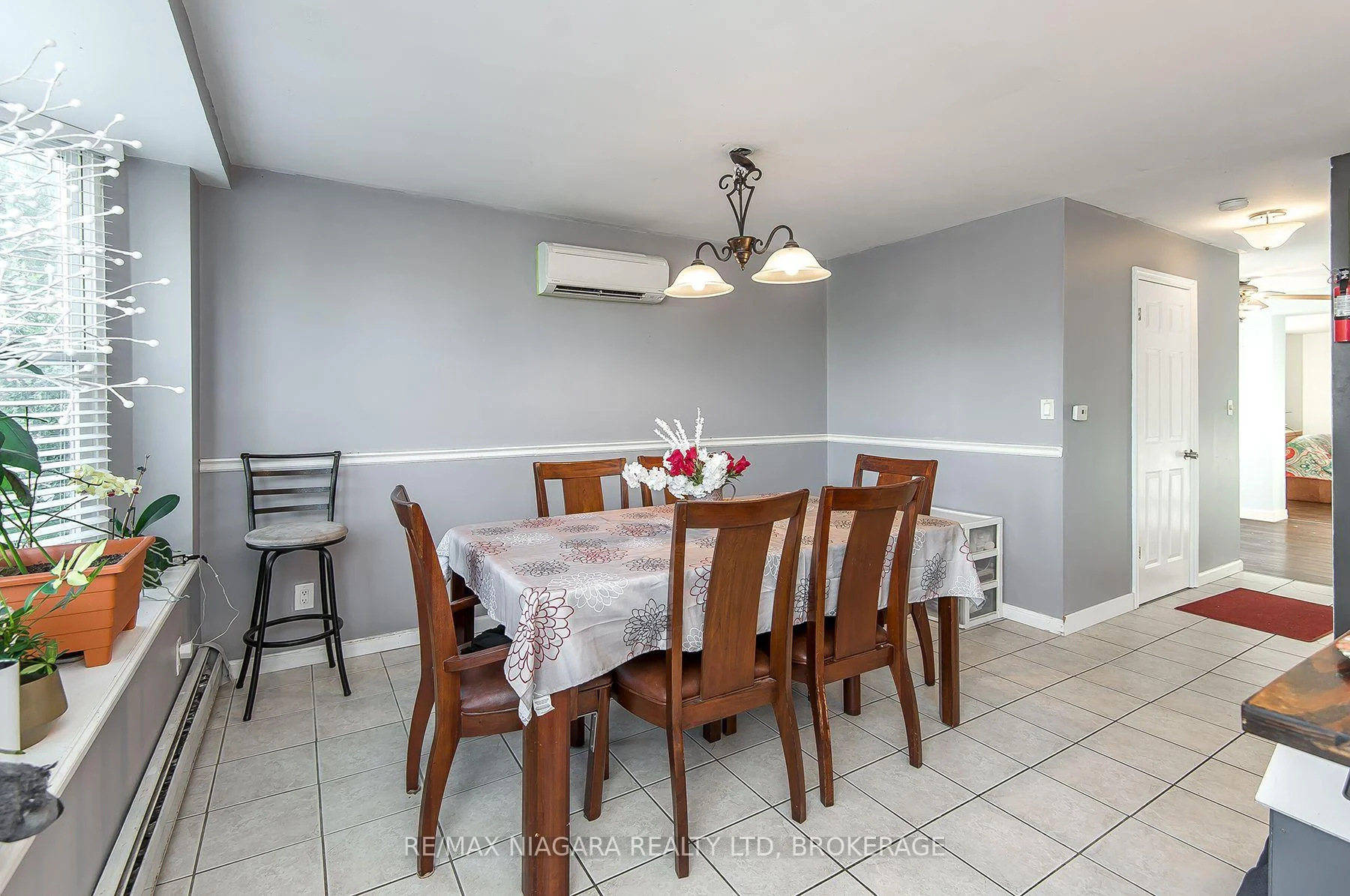 Photo 7 of 98 Chippawa Road, Port Colborne, Bethel — HOMEH