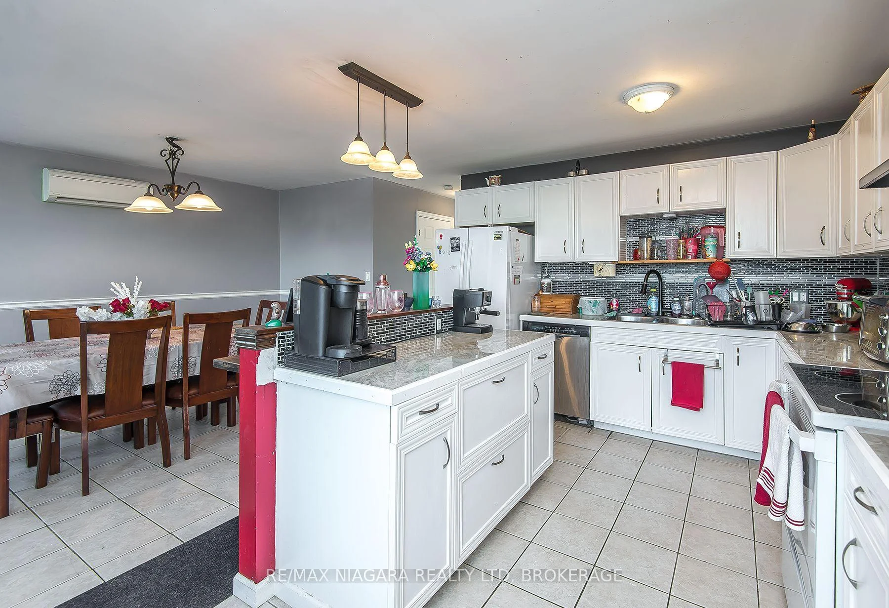 Photo 8 of 98 Chippawa Road, Port Colborne, Bethel — HOMEH