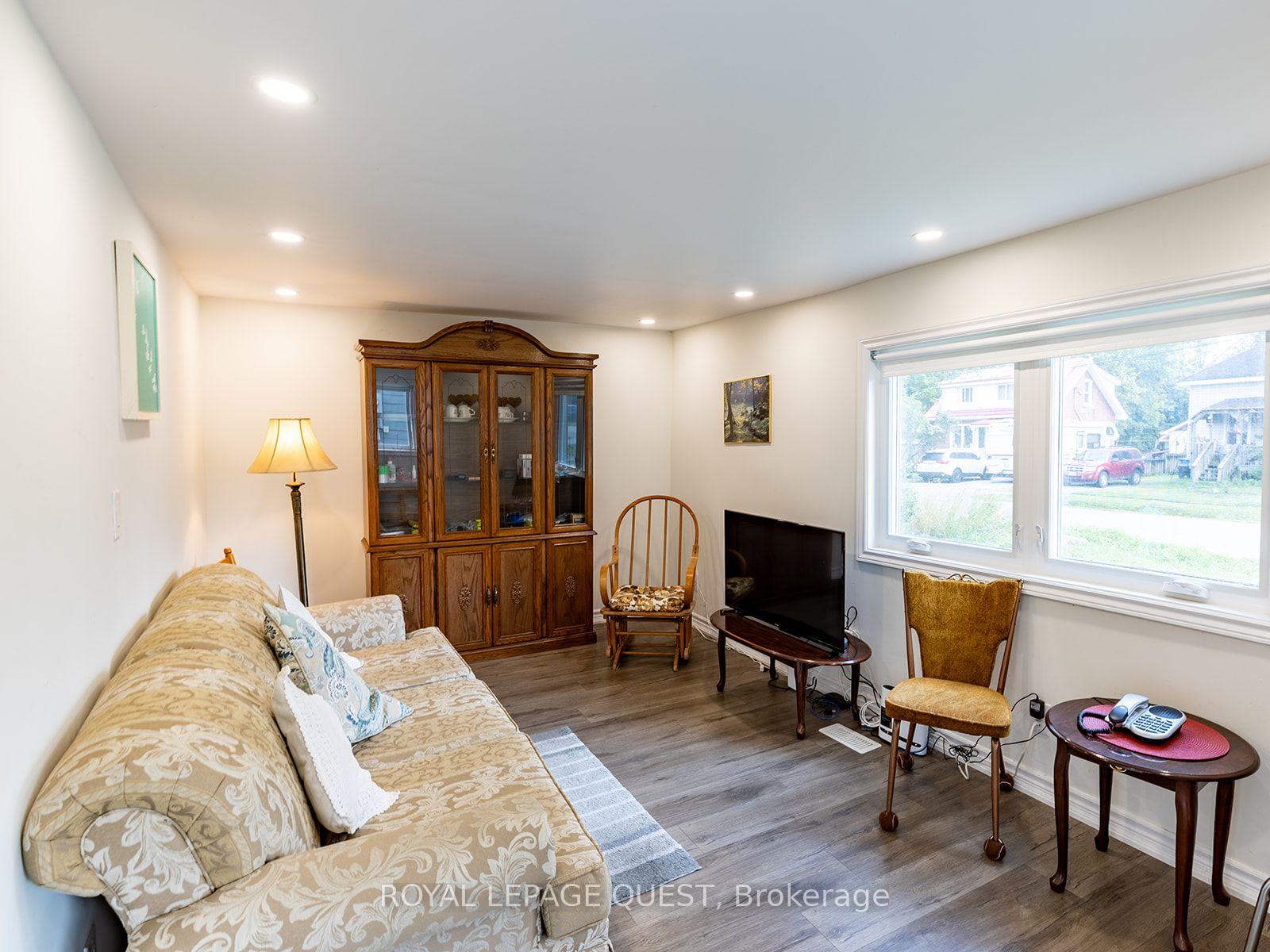 Photo 5 of 239 Front Street S, Orillia — HOMEH