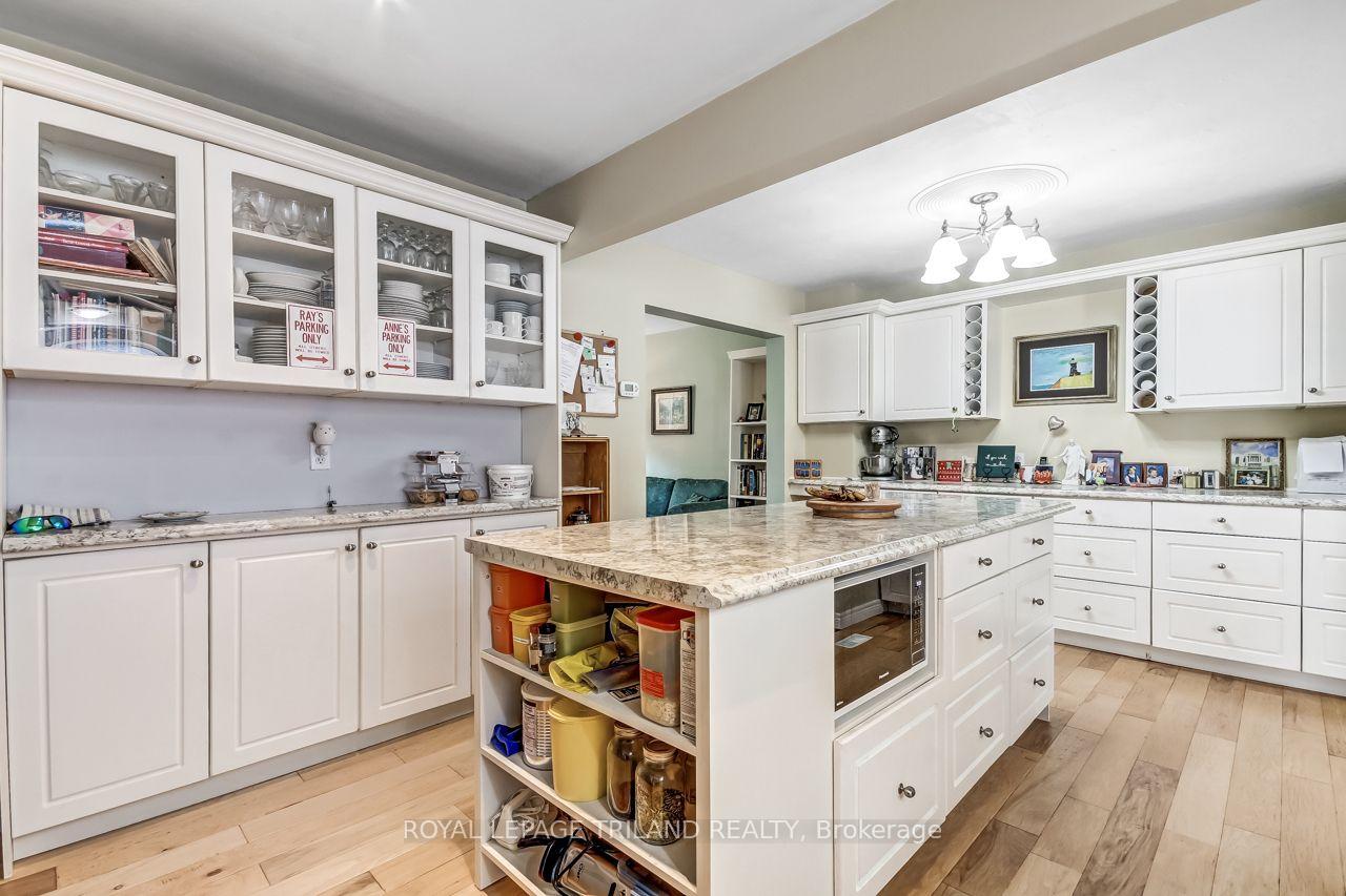 Photo 9 of 3 Gregory Place, St. Thomas — HOMEH