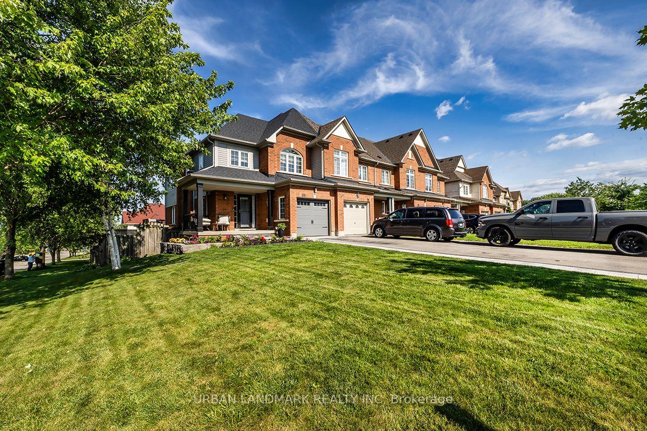 Photo 2 of 69 Dodds Square, Clarington, Bowmanville — HOMEH