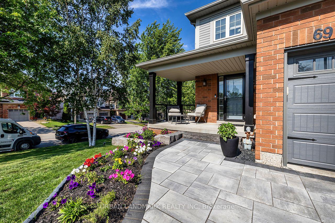 Photo 3 of 69 Dodds Square, Clarington, Bowmanville — HOMEH