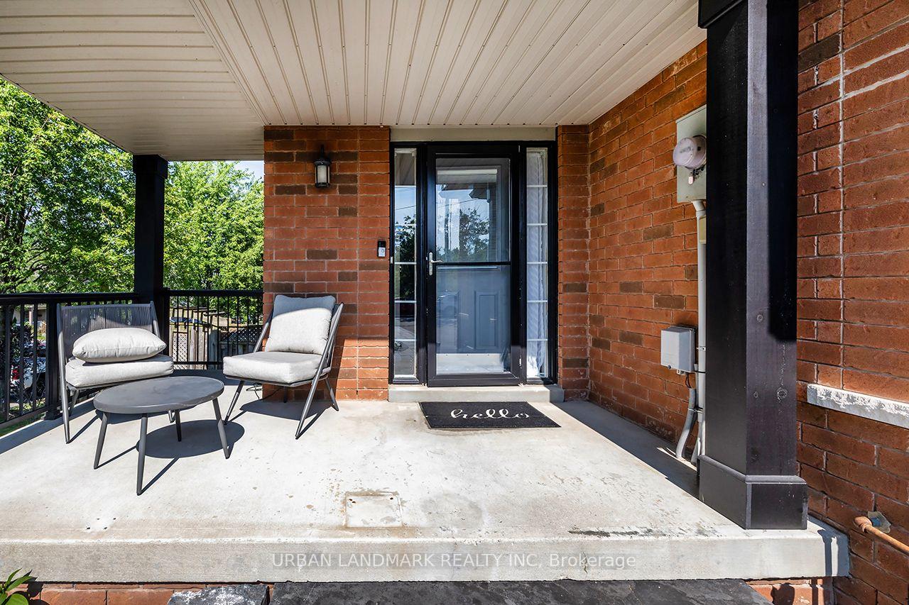 Photo 4 of 69 Dodds Square, Clarington, Bowmanville — HOMEH
