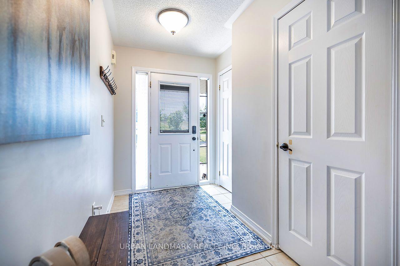Photo 11 of 69 Dodds Square, Clarington, Bowmanville — HOMEH