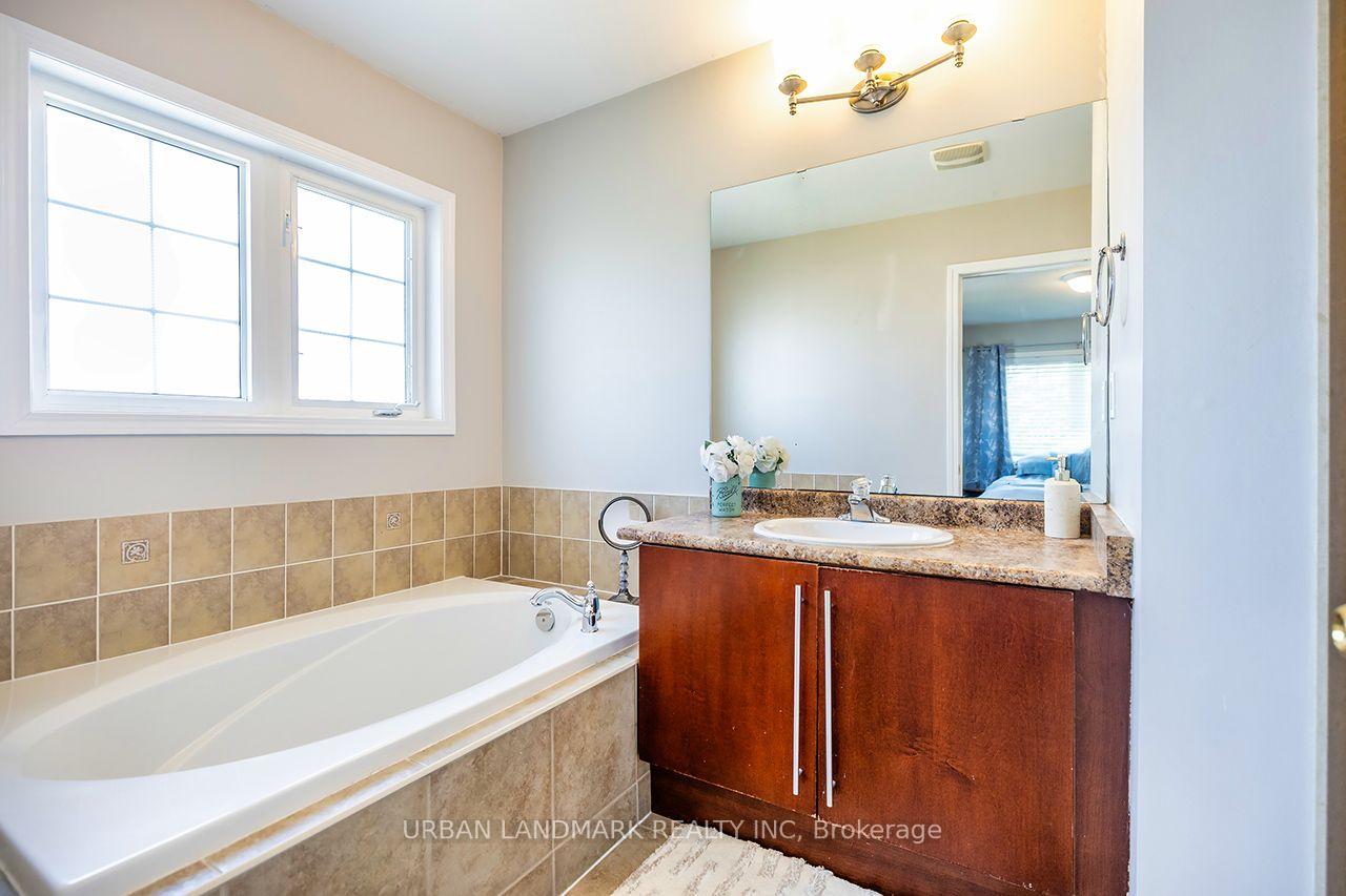 Photo 14 of 69 Dodds Square, Clarington, Bowmanville — HOMEH