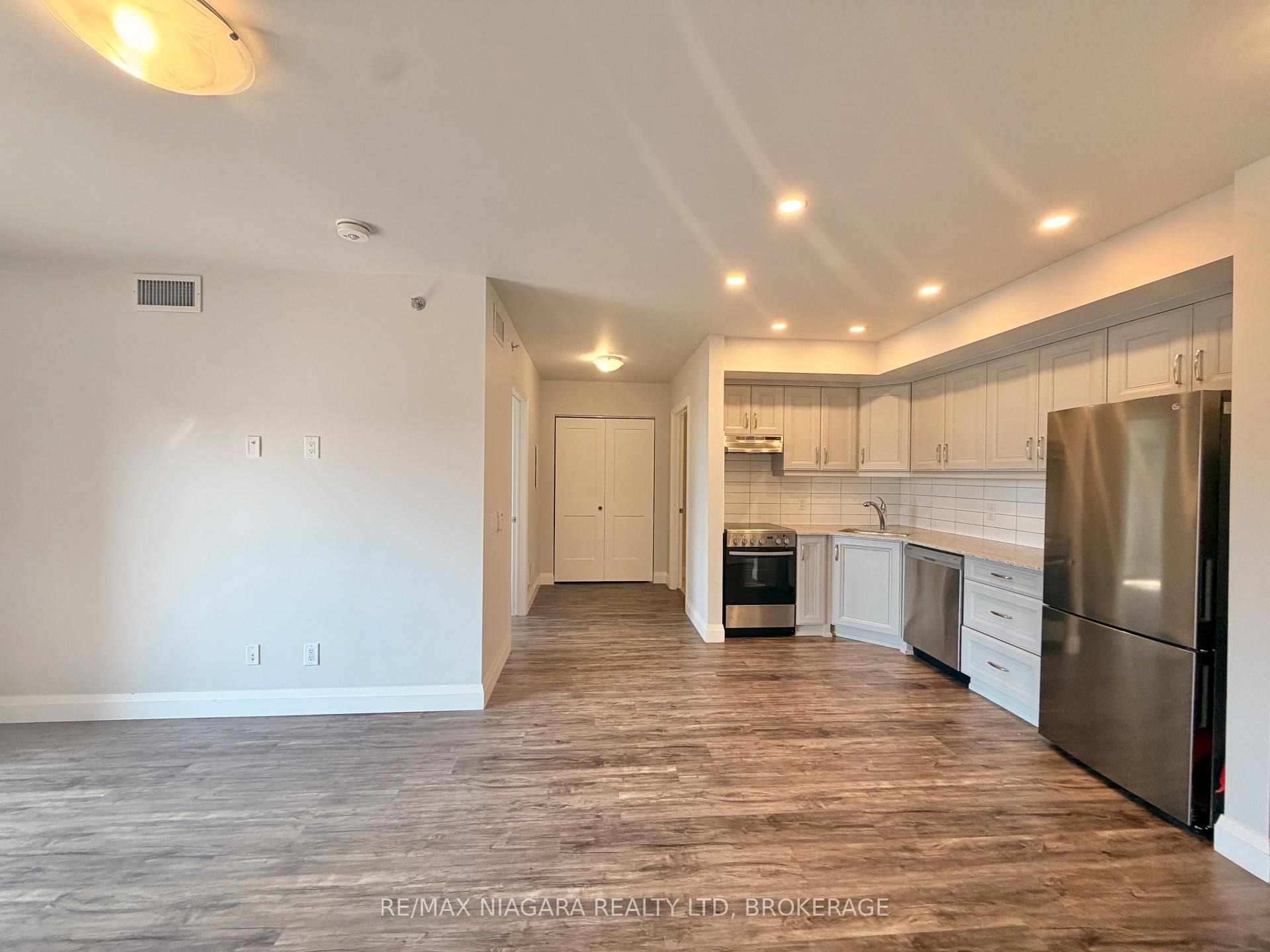 Photo 8 of Unit 405, 5698 Main Street, Niagara Falls, Hospital — HOMEH
