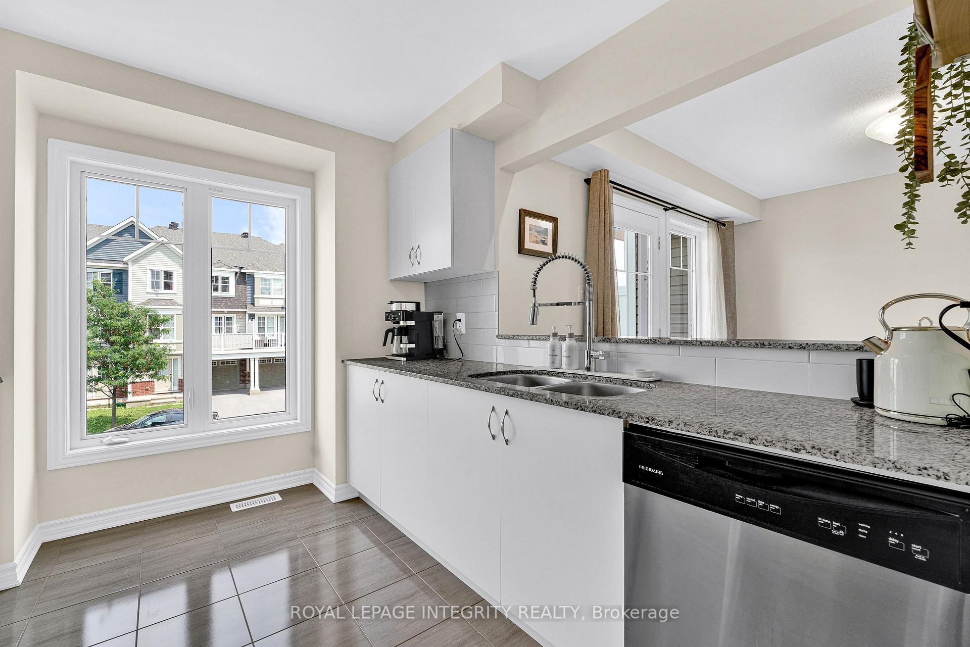 Photo 14 of 338 Pumpkinseed Crescent, Ottawa, Barrhaven - Half Moon Bay — HOMEH