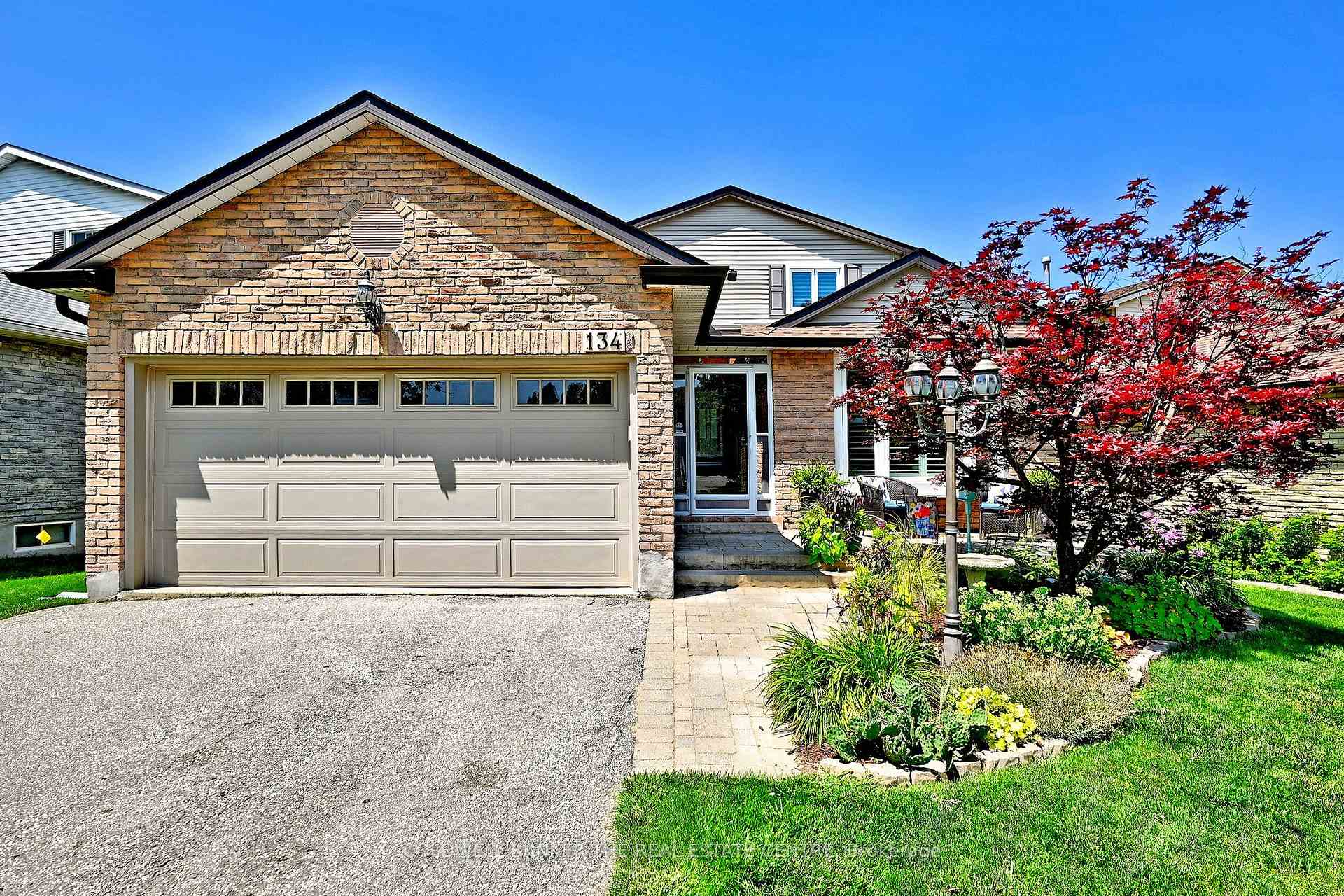 Photo 1 of 134 Huron Heights Drive, Newmarket, Huron Heights-Leslie Valley — HOMEH