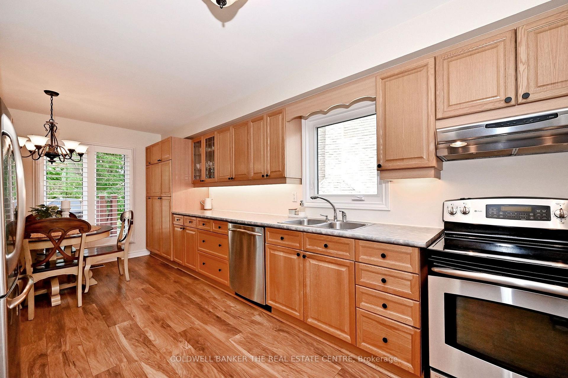 Photo 17 of 134 Huron Heights Drive, Newmarket, Huron Heights-Leslie Valley — HOMEH