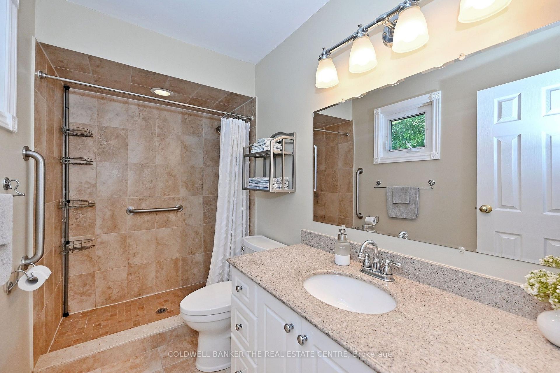 Photo 24 of 134 Huron Heights Drive, Newmarket, Huron Heights-Leslie Valley — HOMEH