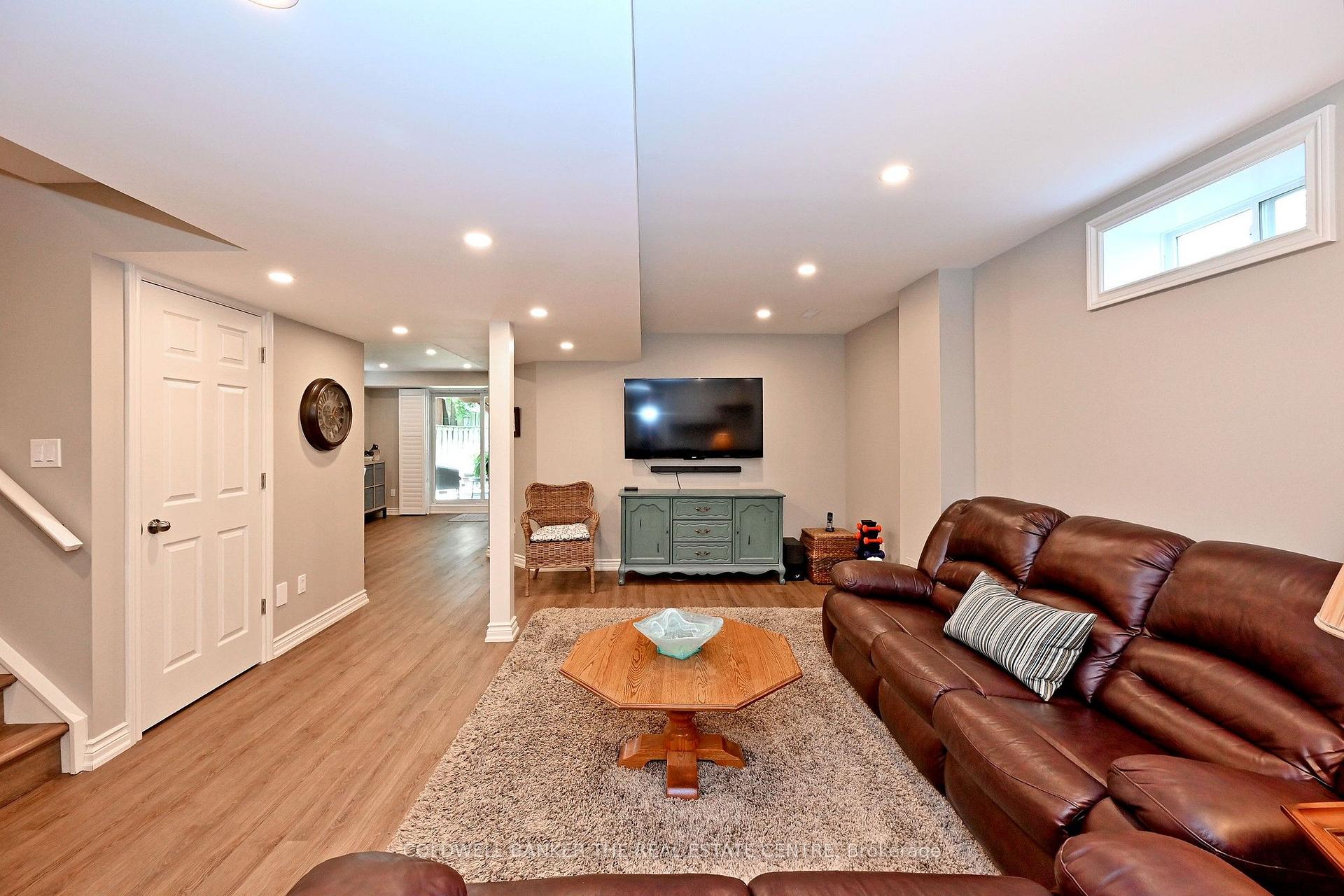 Photo 29 of 134 Huron Heights Drive, Newmarket, Huron Heights-Leslie Valley — HOMEH