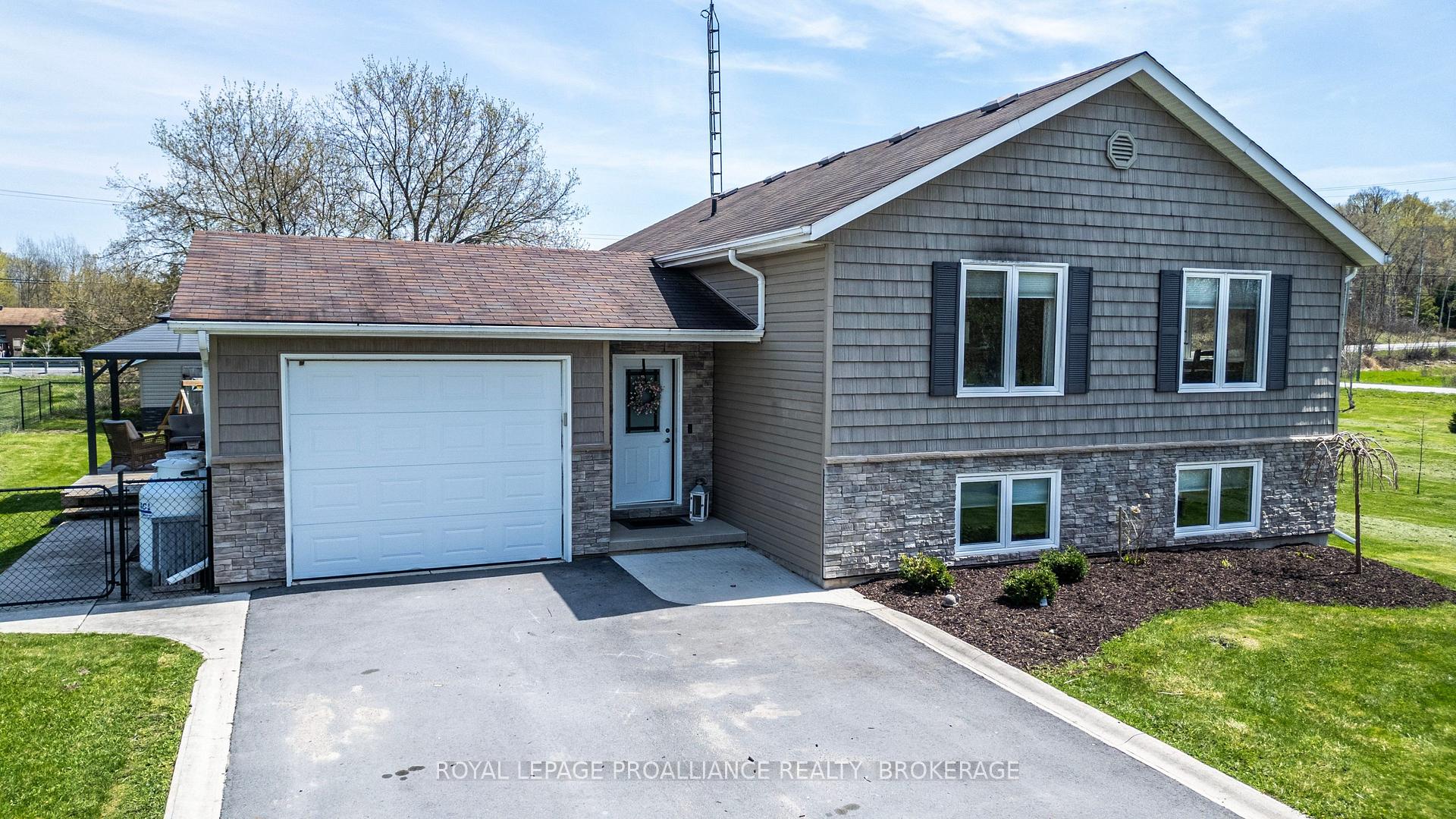 Photo 3 of 4153 Mangan Boulevard, Kingston, City North of 401 — HOMEH