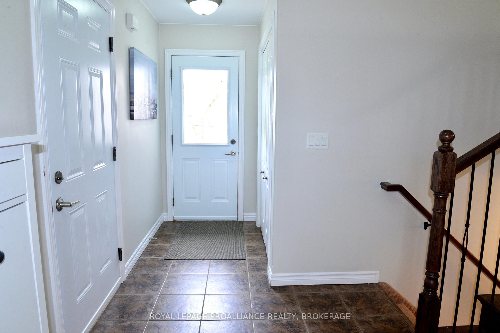 Photo 4 of 4153 Mangan Boulevard, Kingston, City North of 401 — HOMEH