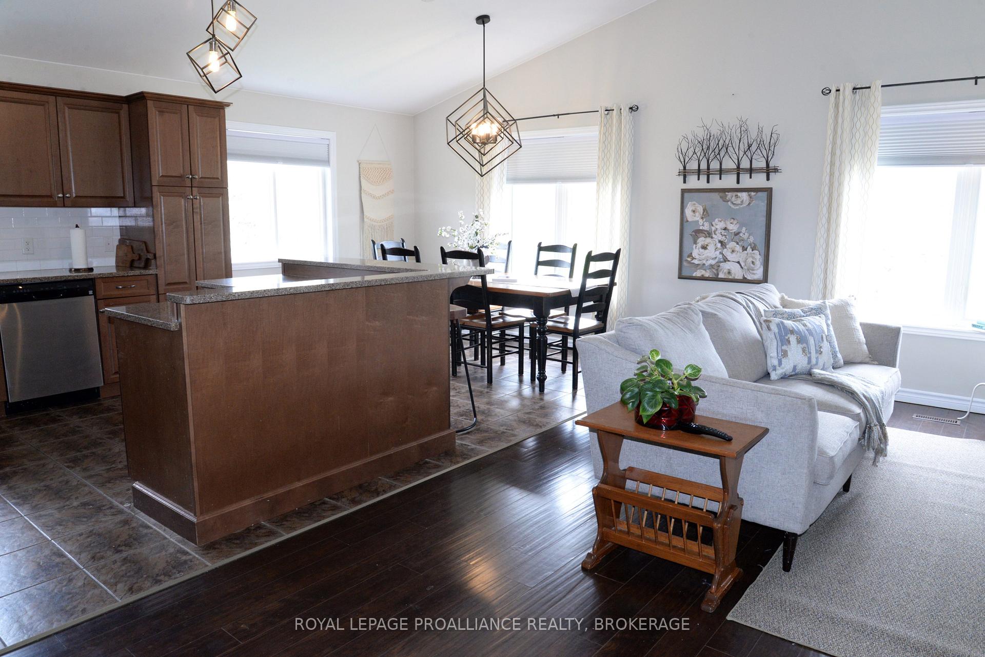 Photo 5 of 4153 Mangan Boulevard, Kingston, City North of 401 — HOMEH