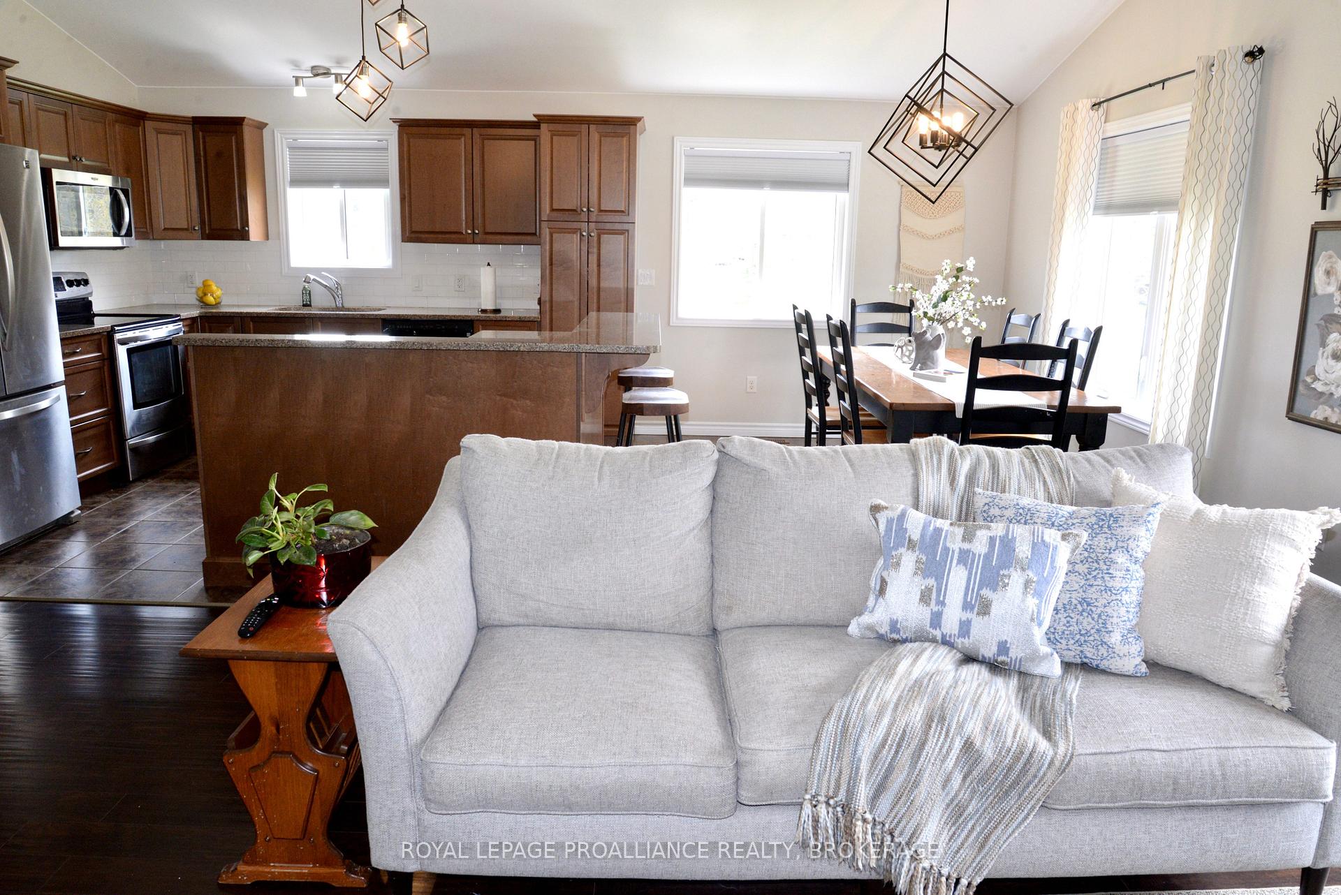 Photo 9 of 4153 Mangan Boulevard, Kingston, City North of 401 — HOMEH