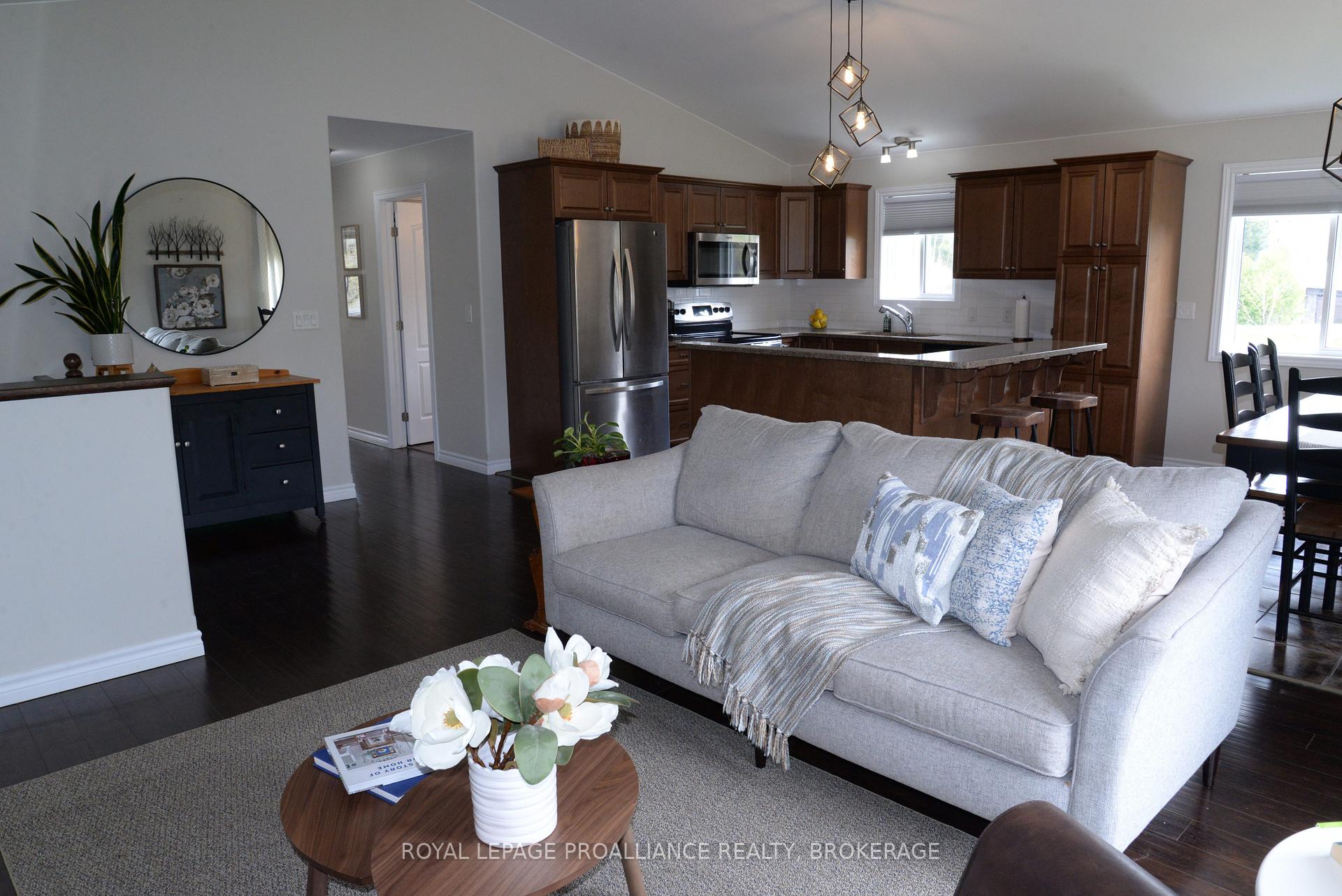 Photo 10 of 4153 Mangan Boulevard, Kingston, City North of 401 — HOMEH