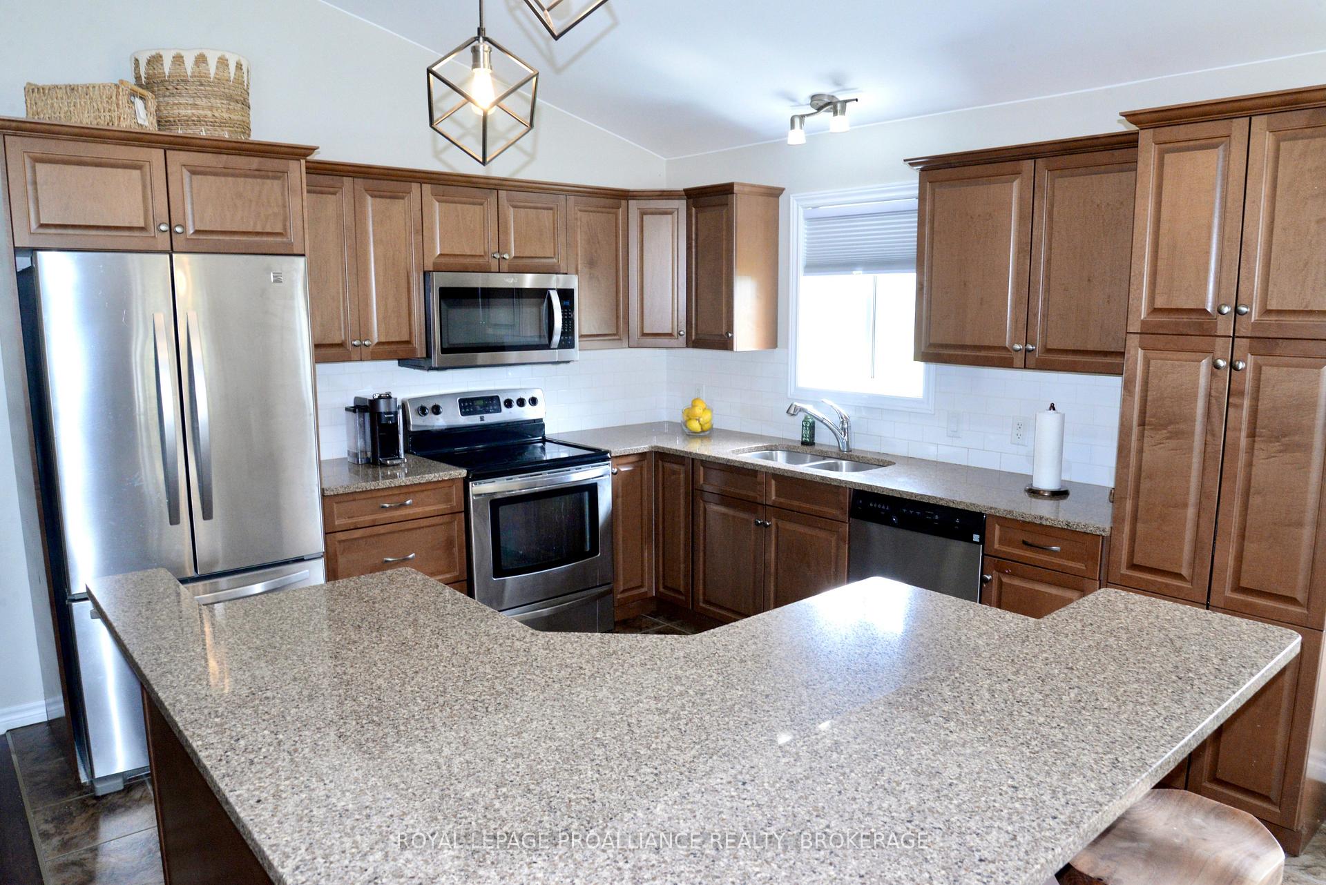 Photo 12 of 4153 Mangan Boulevard, Kingston, City North of 401 — HOMEH