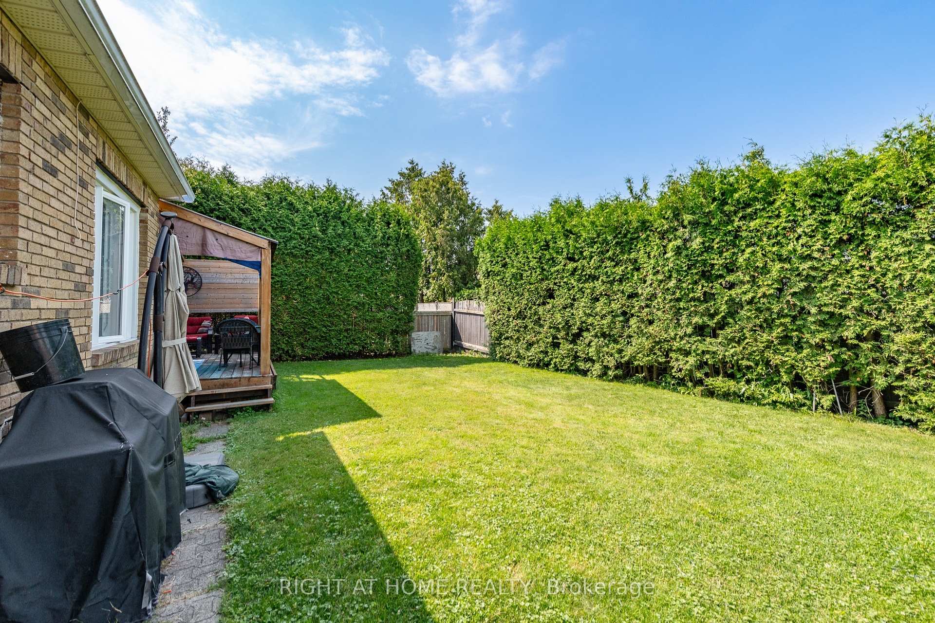 Photo 4 of 1446 Bourcier Drive, Ottawa, Bilberry Creek/Queenswood Heights — HOMEH