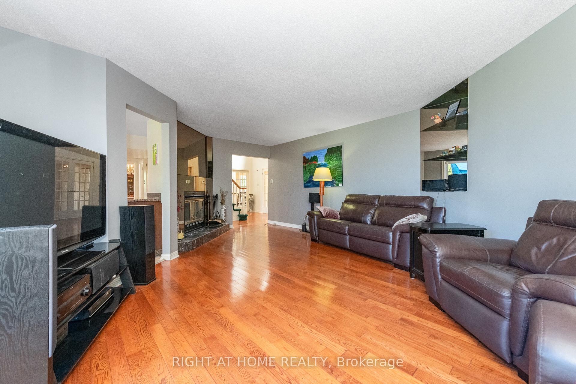 Photo 8 of 1446 Bourcier Drive, Ottawa, Bilberry Creek/Queenswood Heights — HOMEH