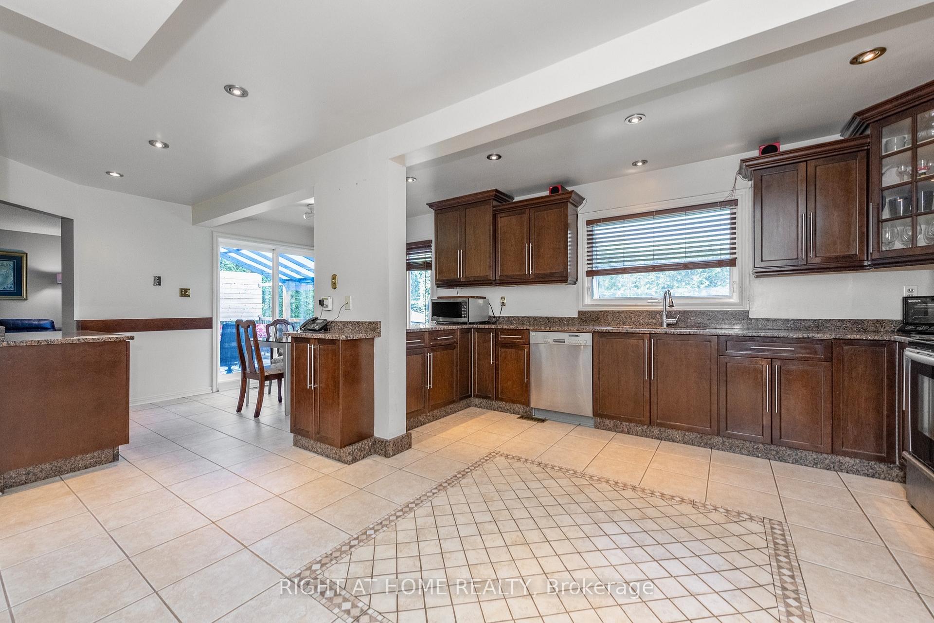 Photo 9 of 1446 Bourcier Drive, Ottawa, Bilberry Creek/Queenswood Heights — HOMEH