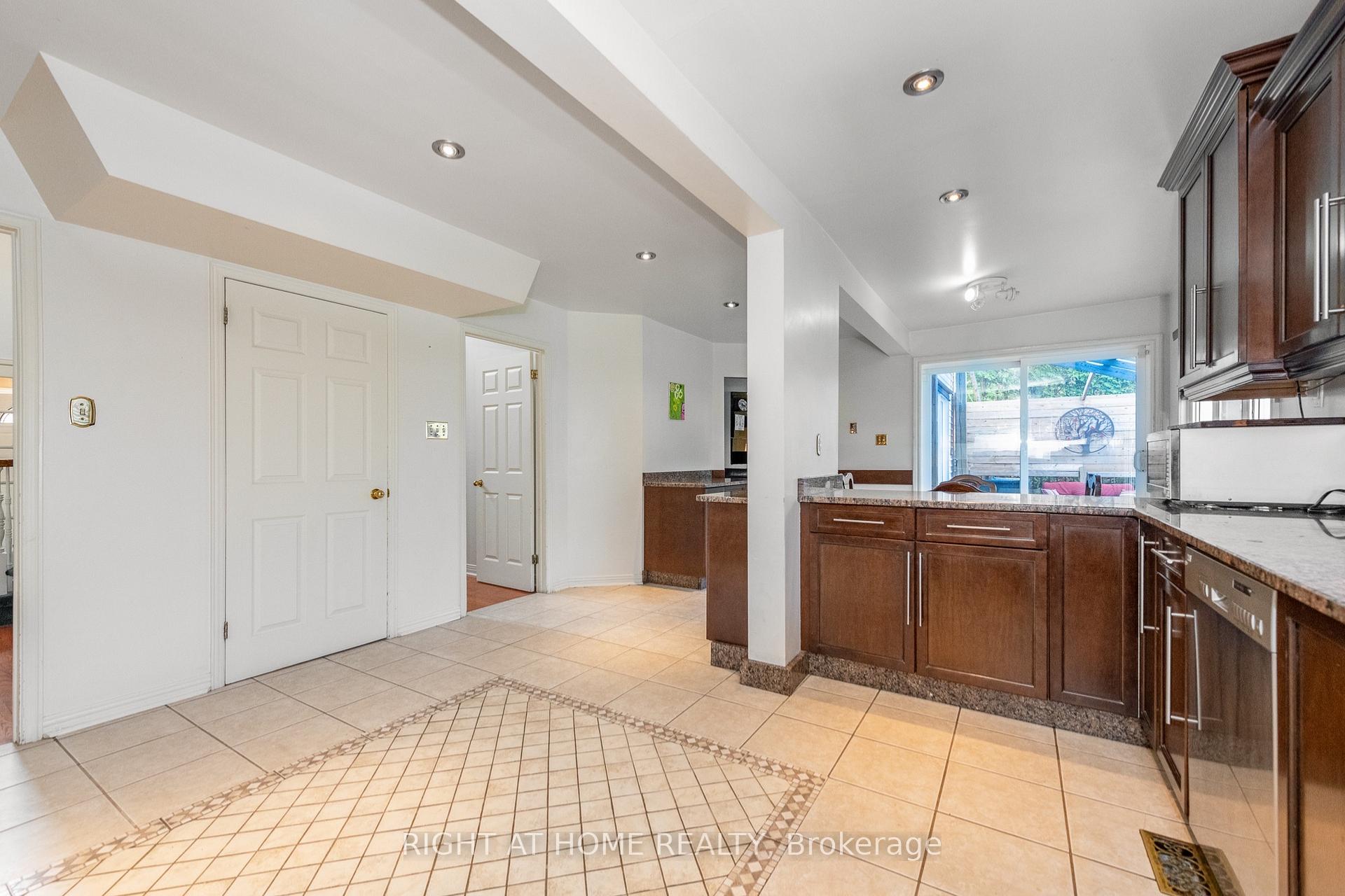 Photo 10 of 1446 Bourcier Drive, Ottawa, Bilberry Creek/Queenswood Heights — HOMEH