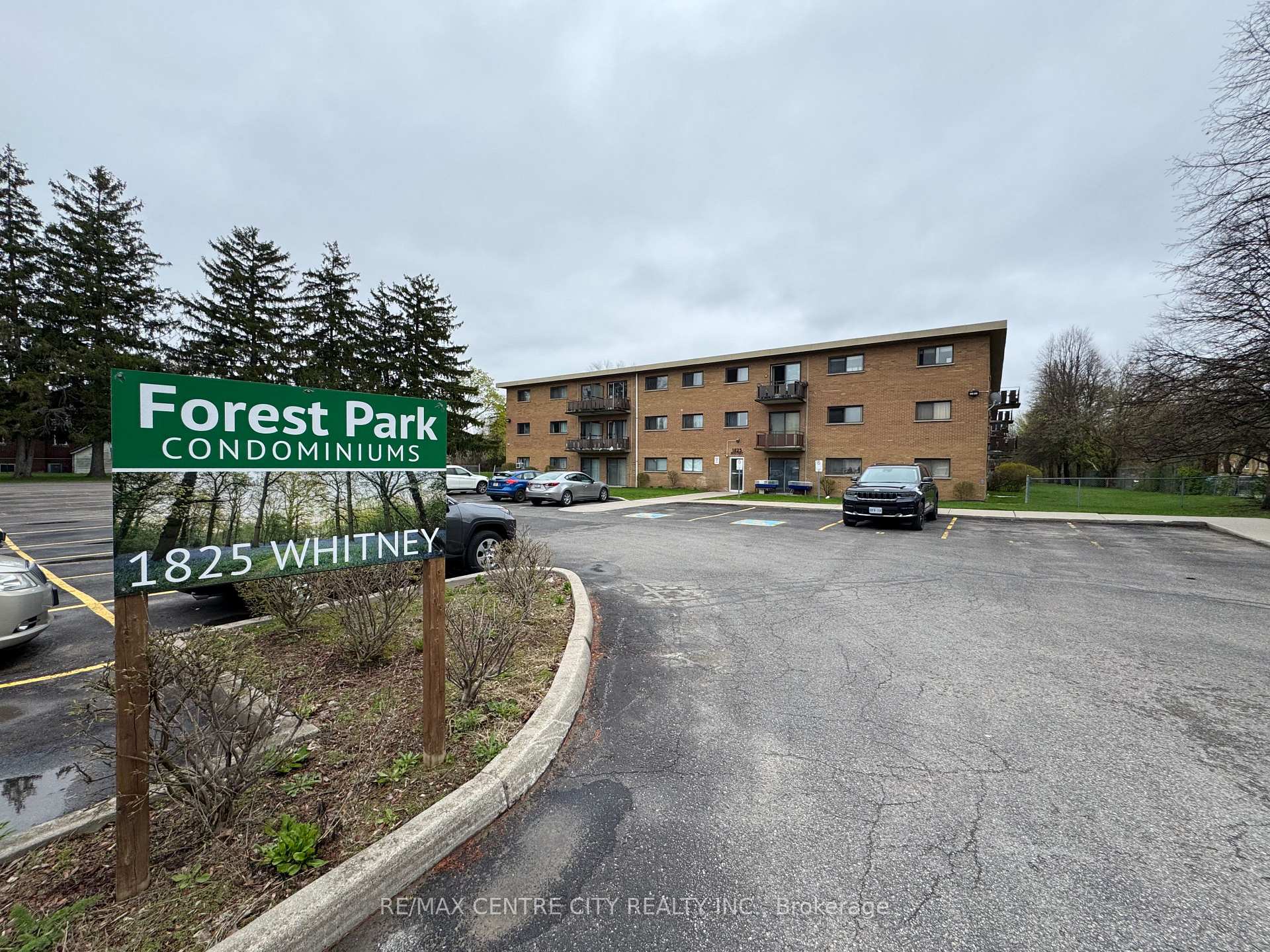 Front of Unit 105, 1825 Whitney Street