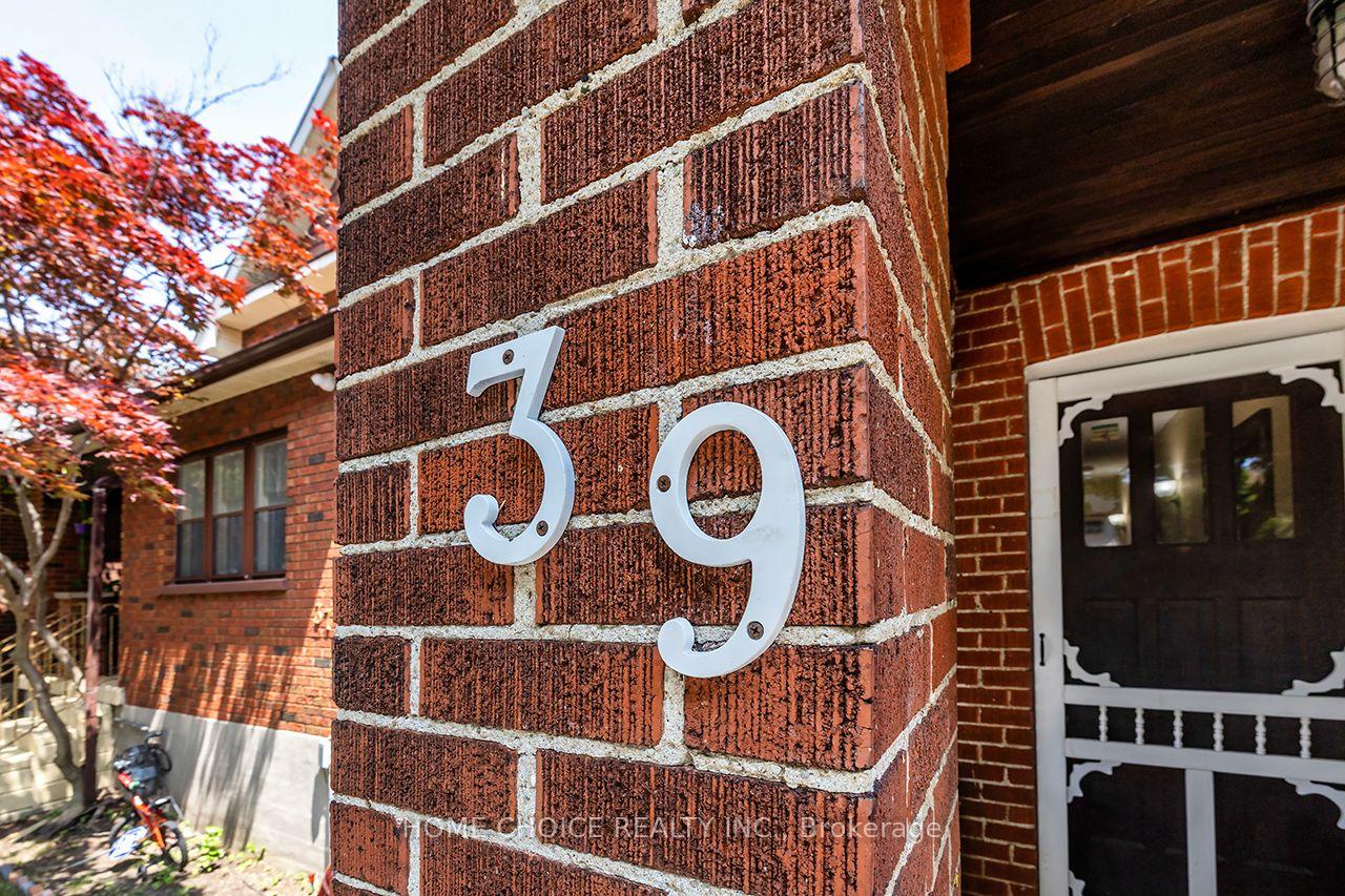 Photo 3 of 39 Burk Street, Oshawa, Vanier — HOMEH