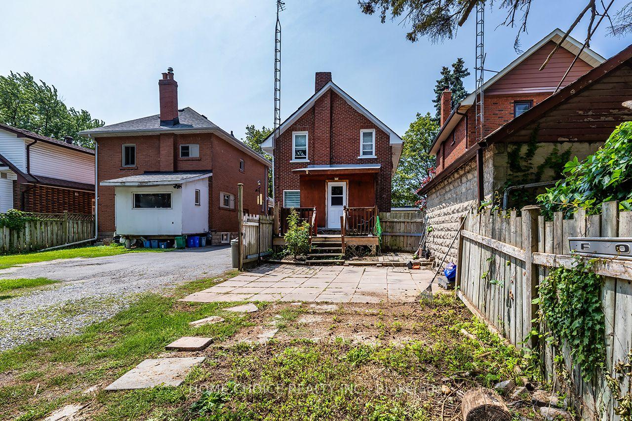 Photo 5 of 39 Burk Street, Oshawa, Vanier — HOMEH