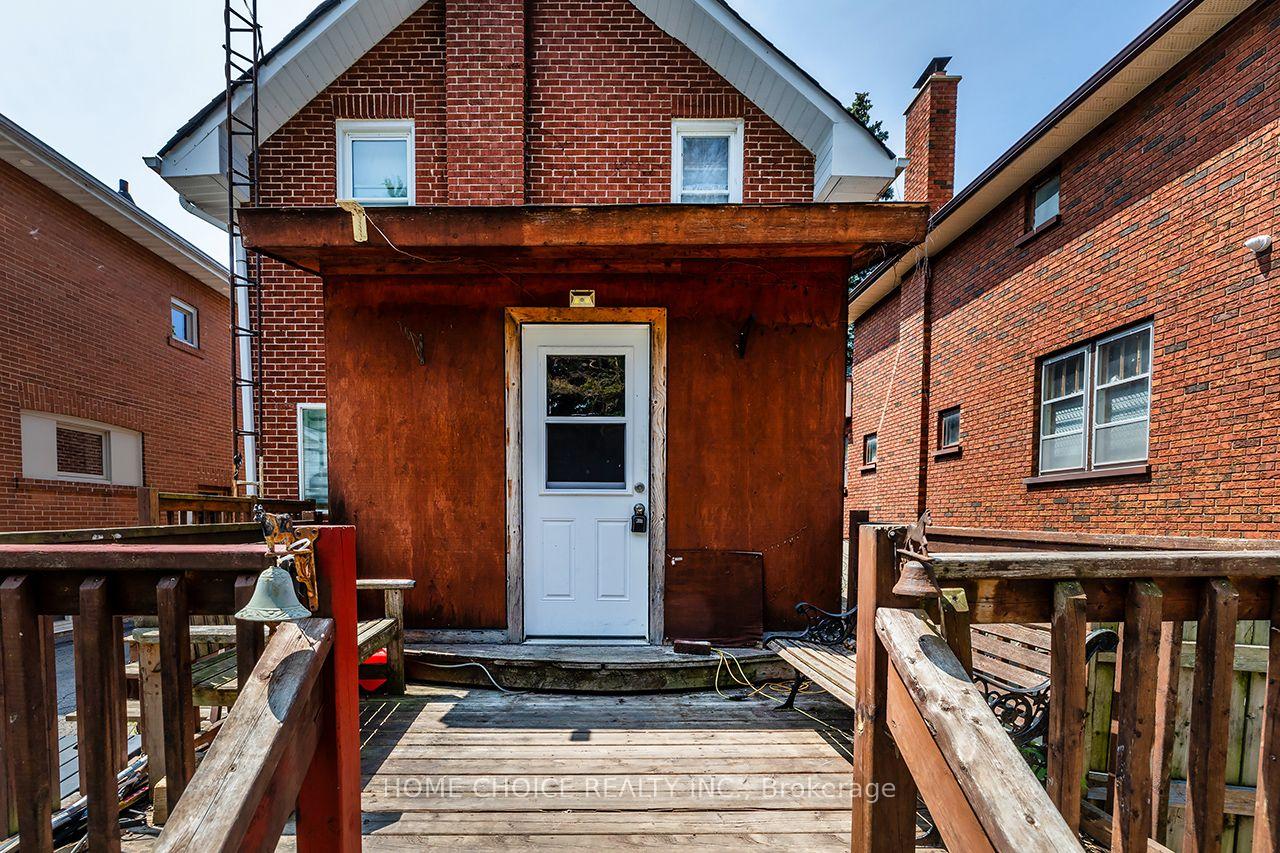 Photo 6 of 39 Burk Street, Oshawa, Vanier — HOMEH