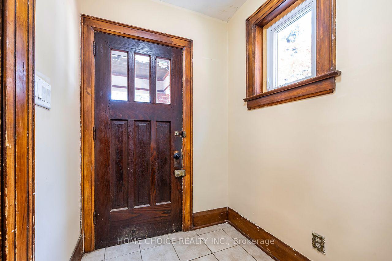 Photo 9 of 39 Burk Street, Oshawa, Vanier — HOMEH