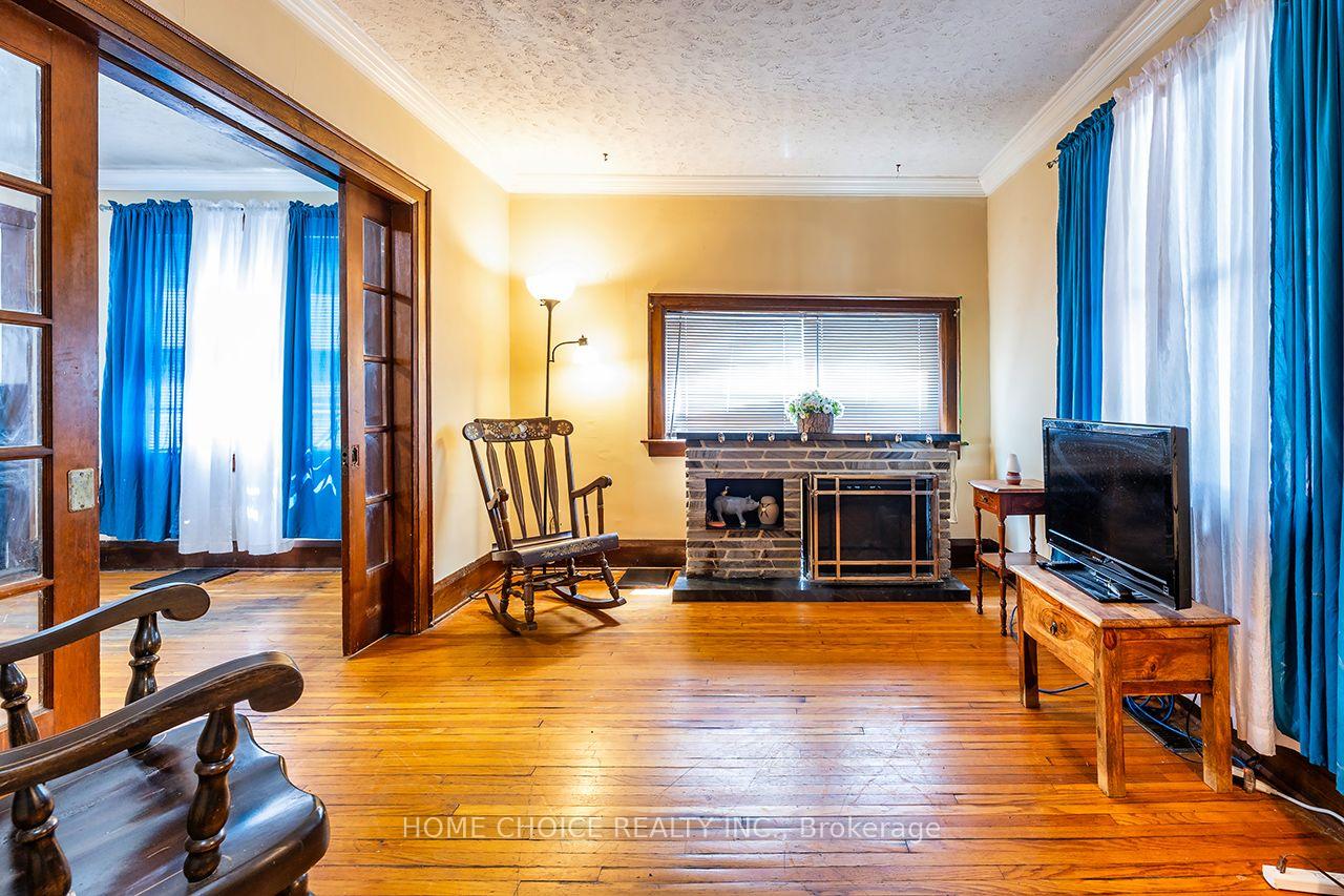 Photo 17 of 39 Burk Street, Oshawa, Vanier — HOMEH