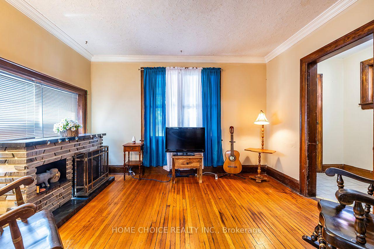Photo 18 of 39 Burk Street, Oshawa, Vanier — HOMEH