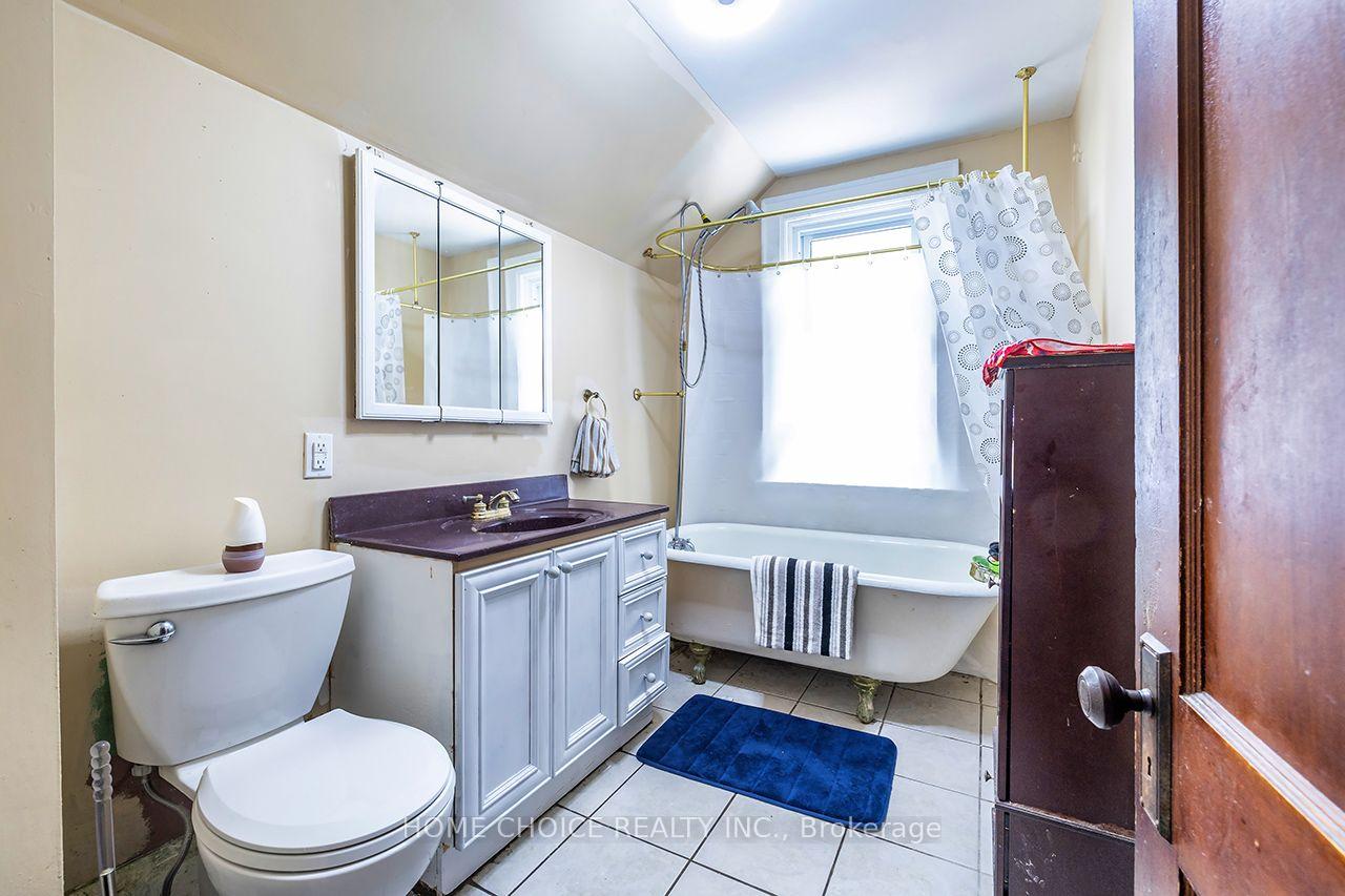 Photo 25 of 39 Burk Street, Oshawa, Vanier — HOMEH