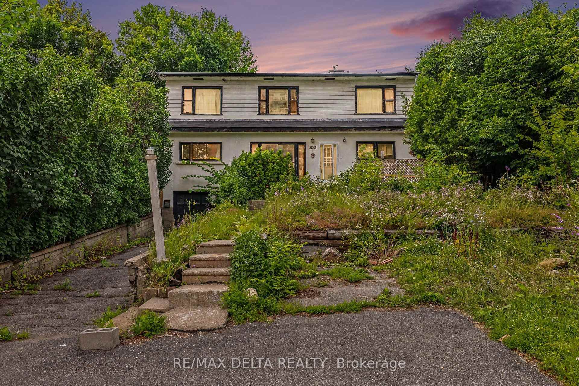 Photo 2 of 831 Montreal Road, Ottawa, CFB Rockcliffe and Area — HOMEH
