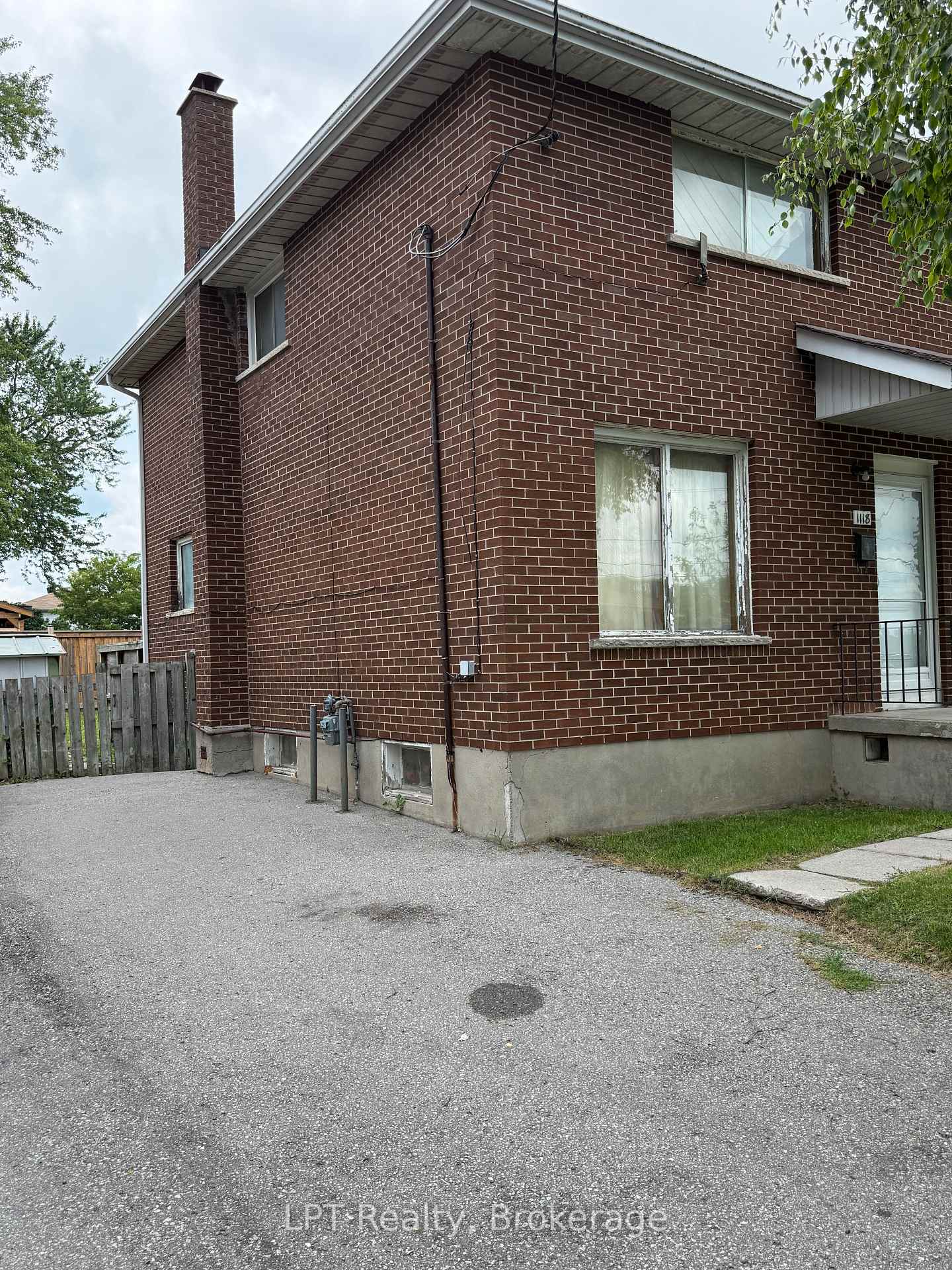 Photo 3 of 1118 Cedar Street S, Oshawa, Lakeview — HOMEH