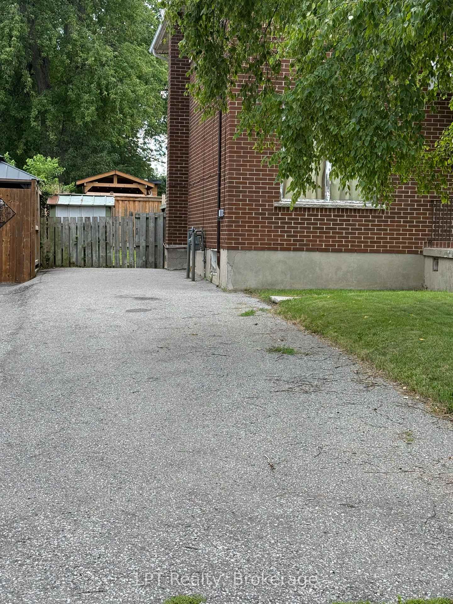 Photo 4 of 1118 Cedar Street S, Oshawa, Lakeview — HOMEH