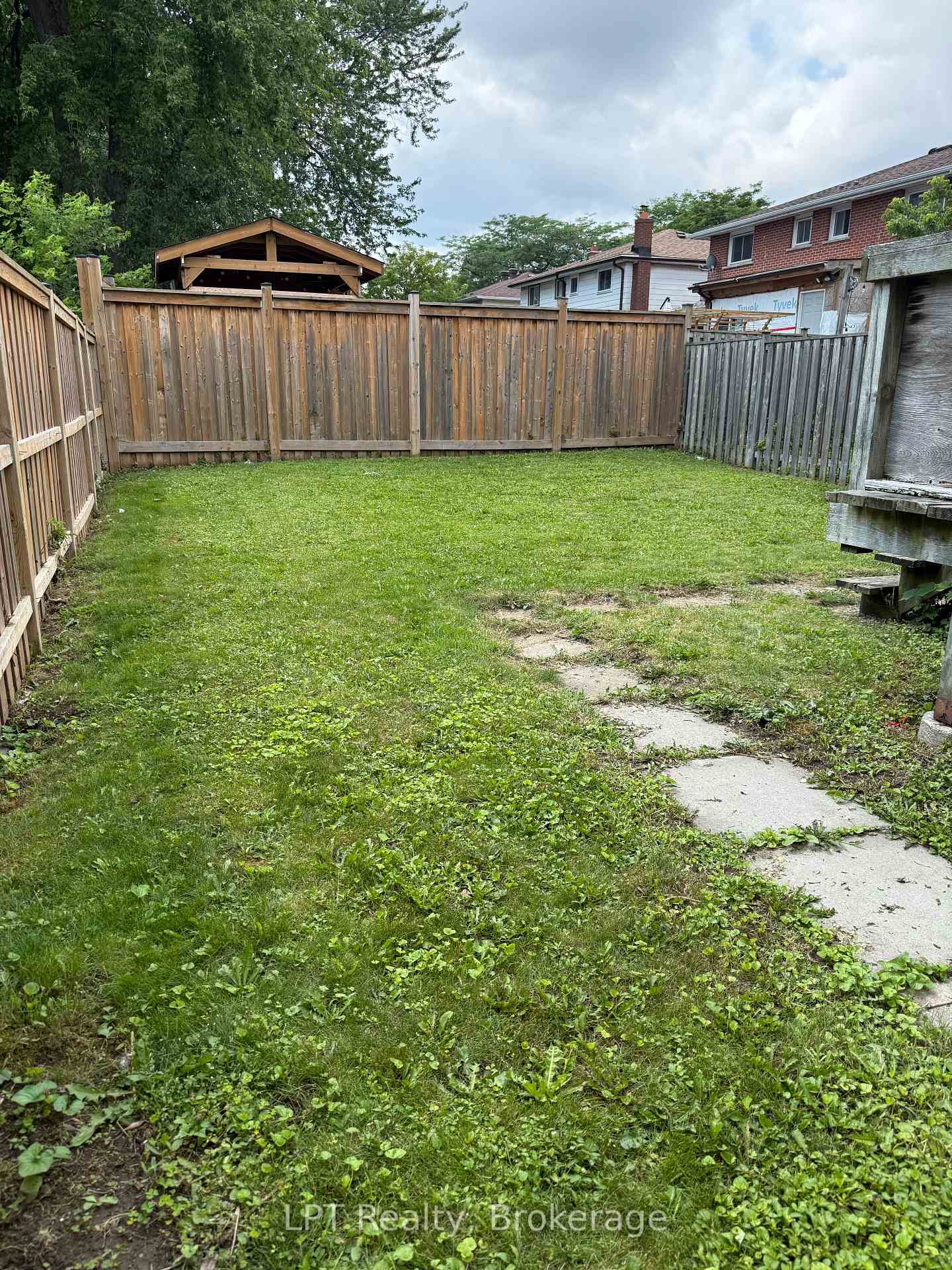 Photo 5 of 1118 Cedar Street S, Oshawa, Lakeview — HOMEH