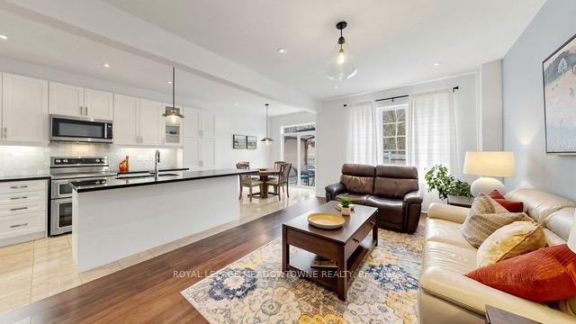 Photo 5 of 126 Bridlewood Boulevard, Whitby, Rolling Acres — HOMEH