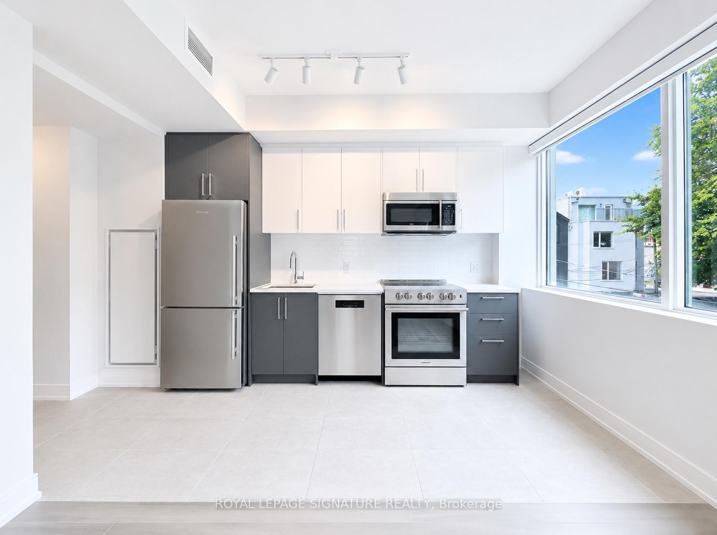 Photo 5 of Unit 204, 664 Spadina Avenue, Toronto, University — HOMEH