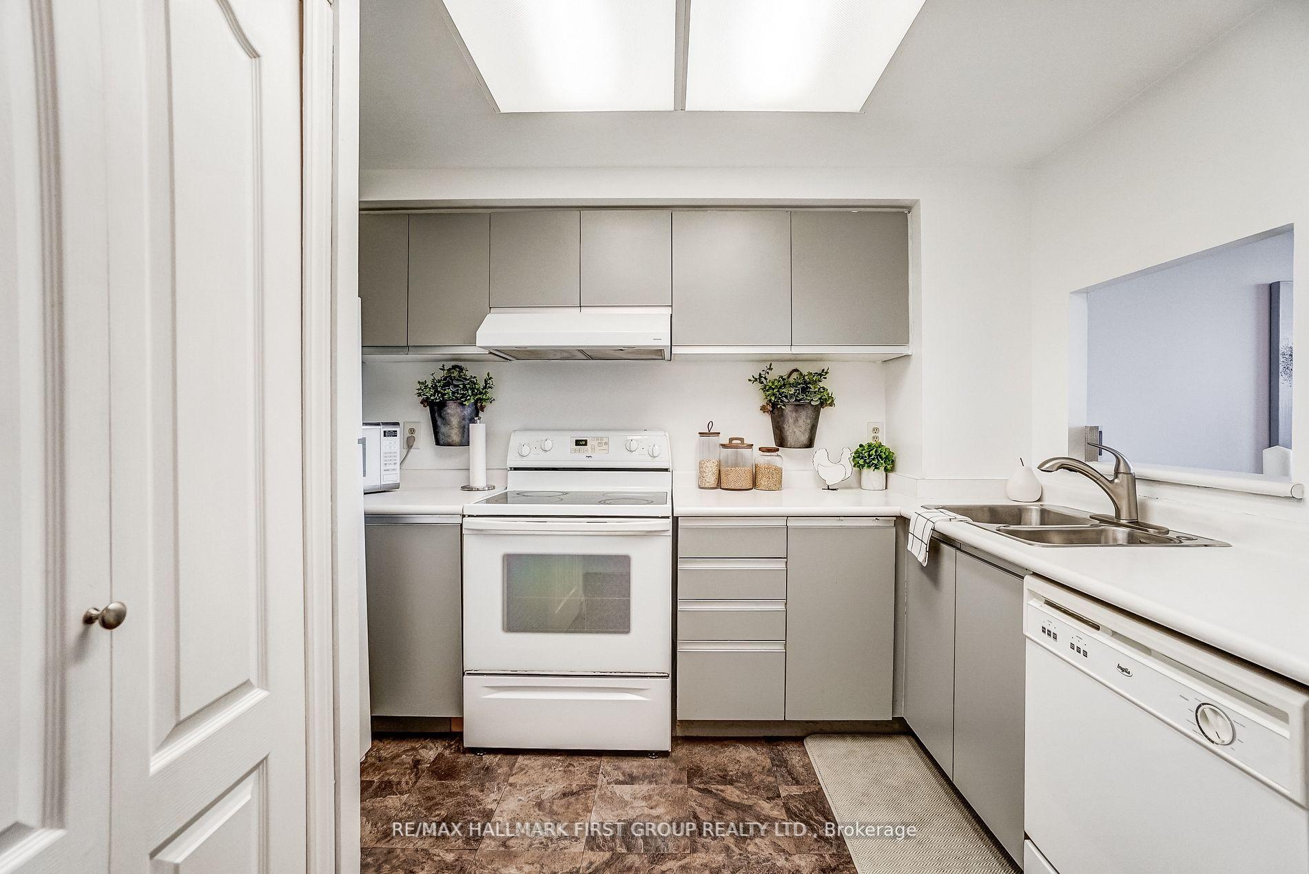 Photo 7 of Unit 501, 711 Rossland Road, Whitby, Pringle Creek — HOMEH