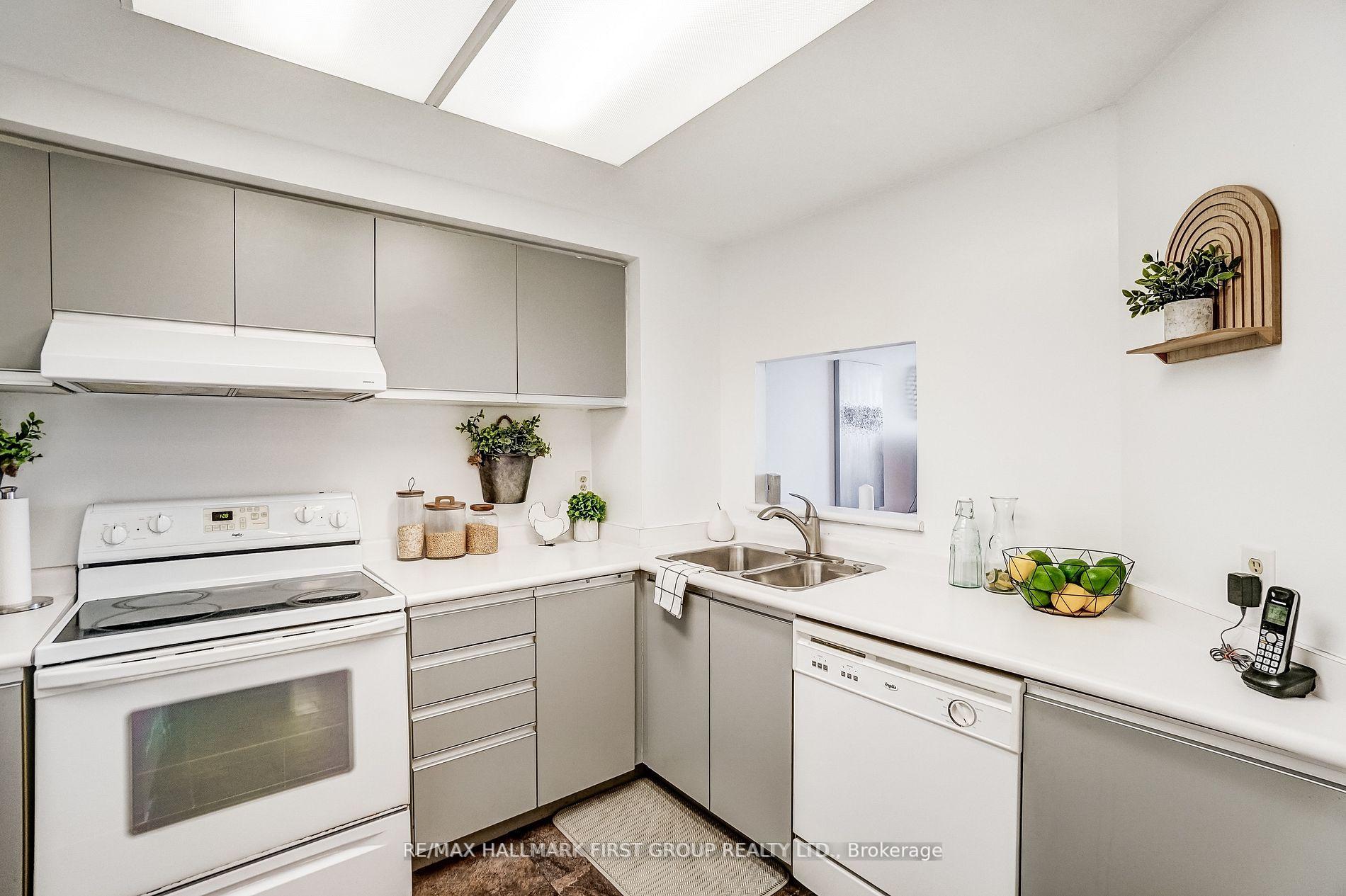 Photo 8 of Unit 501, 711 Rossland Road, Whitby, Pringle Creek — HOMEH