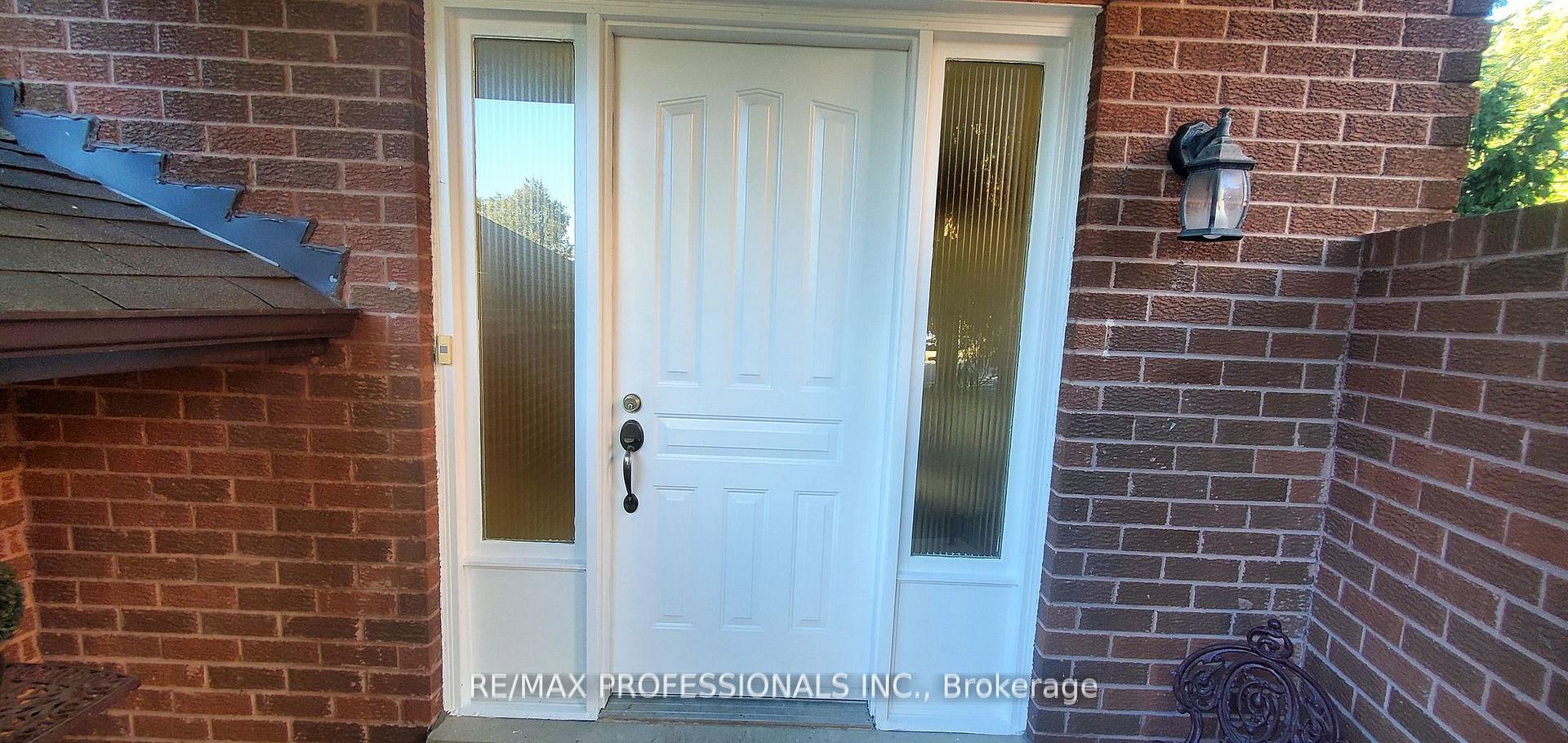 Photo 2 of 2545 Addingham Crescent, Oakville, Clearview — HOMEH