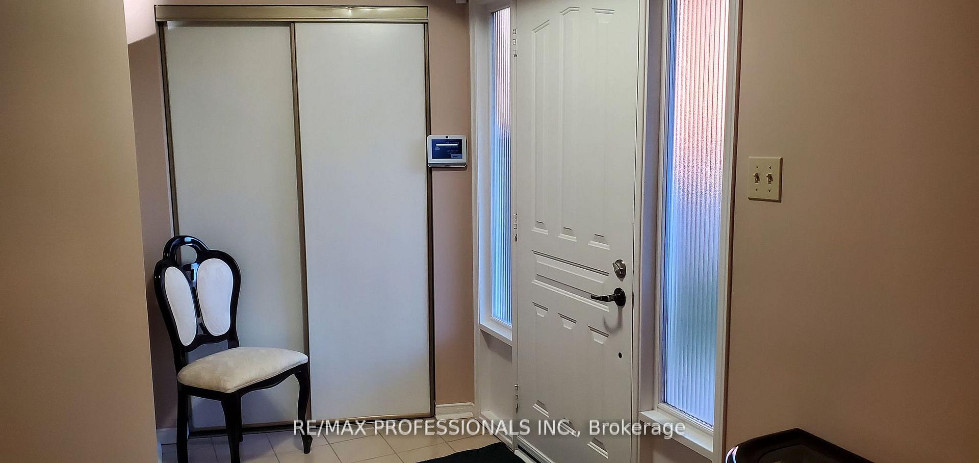 Photo 3 of 2545 Addingham Crescent, Oakville, Clearview — HOMEH